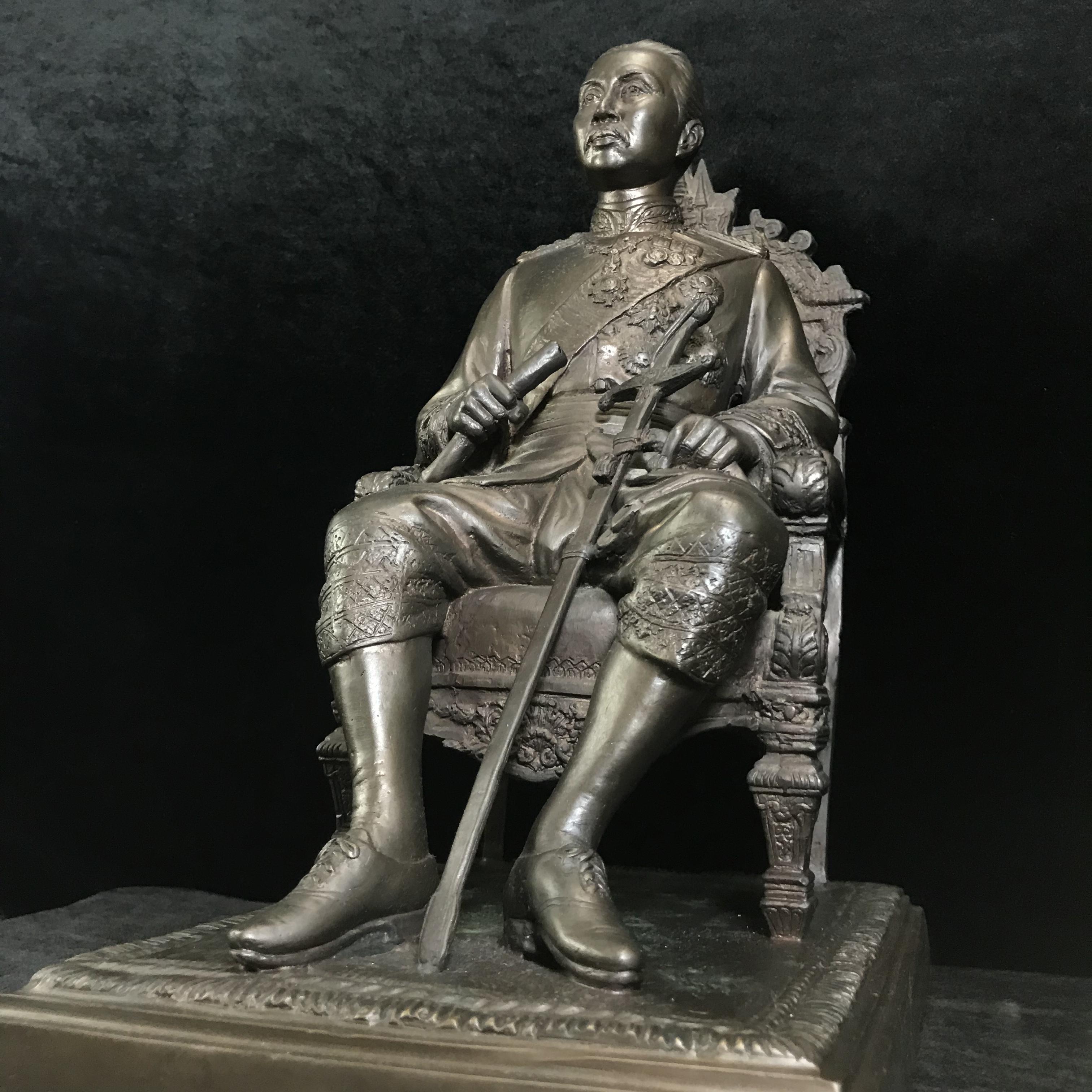 พระบรมรูป รัชกาลที่5 กรมป่าไม้ครบรอบ 100 ปี พ.ศ.2539 เนื้อโลหะผสม องค์ขนาดใหญ่(หายาก)ศิลป์สวย เข้มขลัง งดงาม