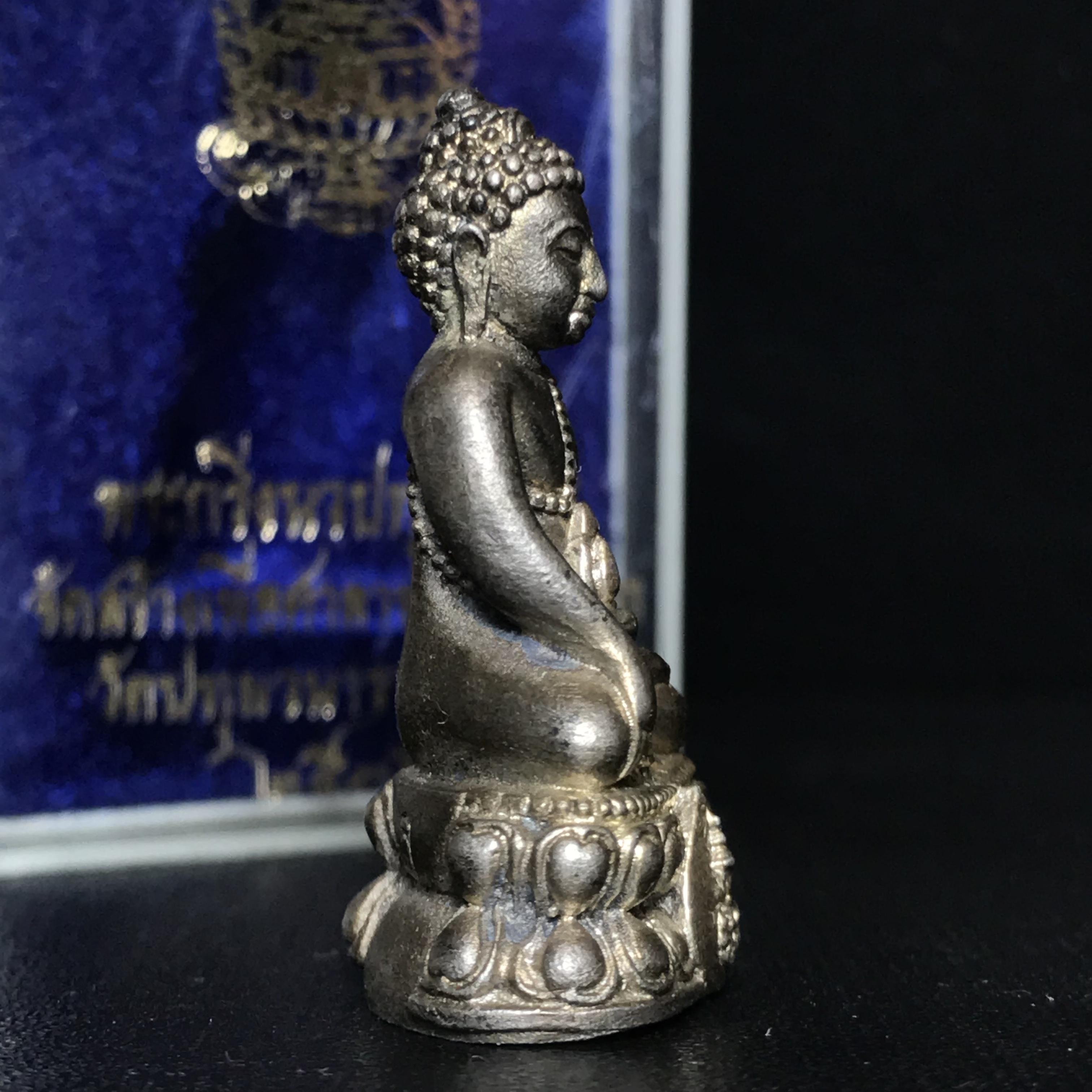 พระกริ่งนวปทุม ภปร. วัดปทุมวนาราม เนื้อเงิน ปี2535(ในหลวงรัชกาลที่9เสด็จเททอง)หายาก 1ใน3000องค์