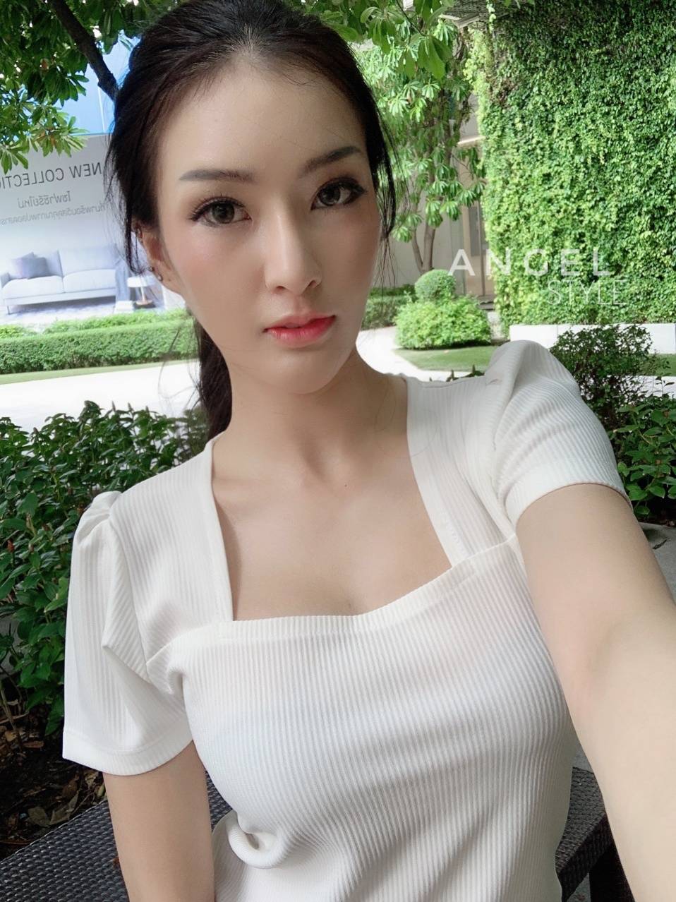 เดรสคอเหลี่ยม