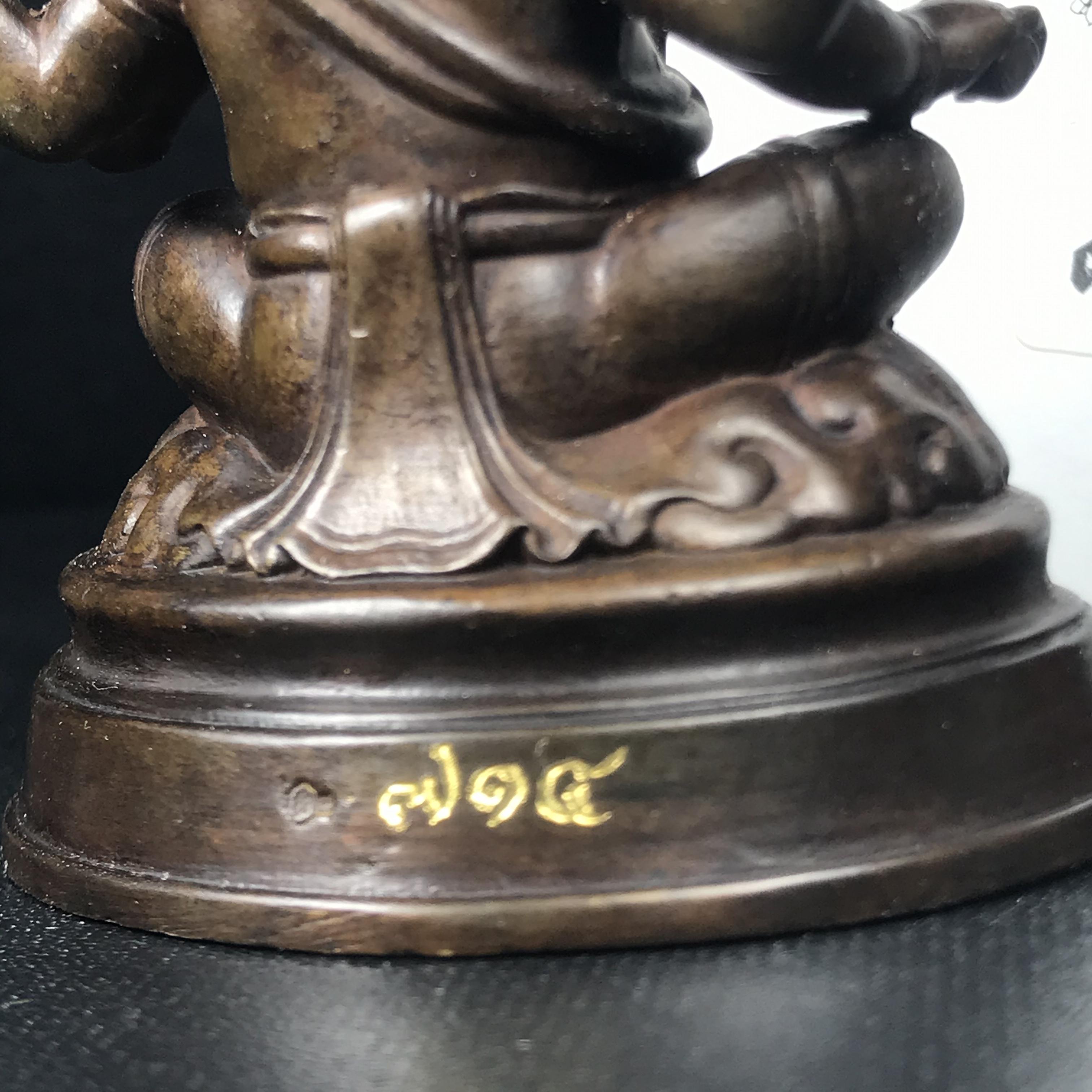 พระพิฆเนศวร รุ่น 108 แห่งการสถาปนากรมศิลปากร ปี 2562 ขนาดบูชาหน้าตัก 1.5 นิ้ว เนื้อทองเหลืองรมดำ (พิธีใหญ่ มวลสารดี)(เลขนัมเบอร์ 714)1 ใน 1999 องค์