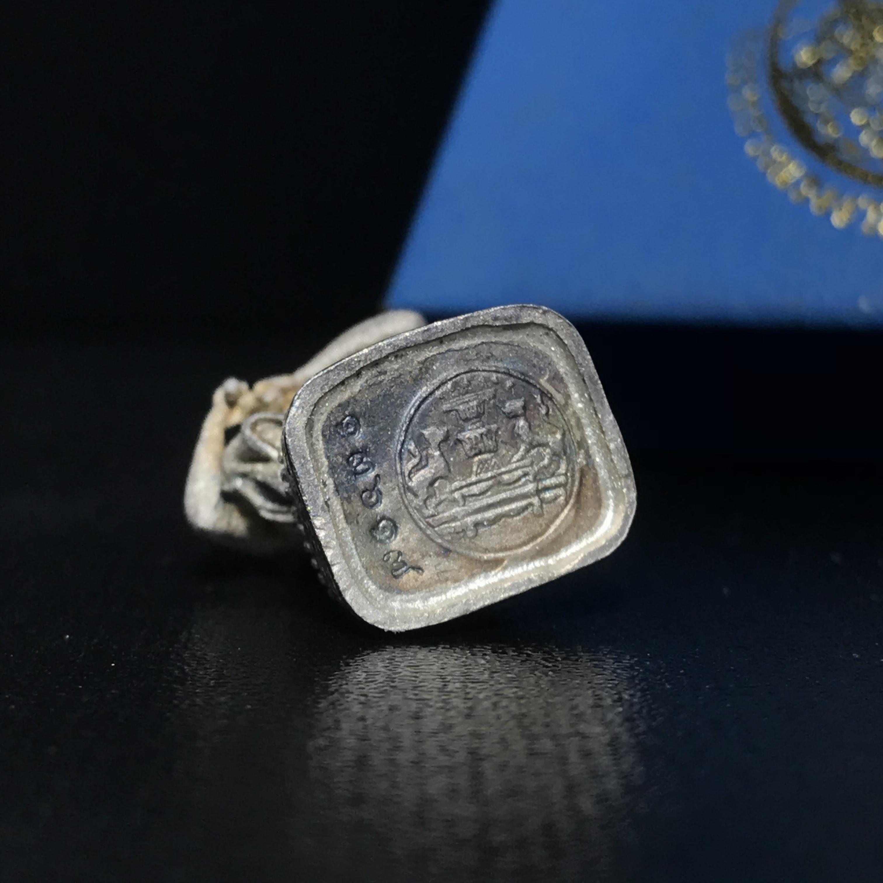 รูปหล่อหลวงพ่อคูณ รุ่นลาภ ยศ ทวีคูณ ปี2538 เนื้อเงินพ่นทรายประกายเพชร พร้อมกล่องบรรจุเดิมครบ(สภาพผิวเดิม นิยม)