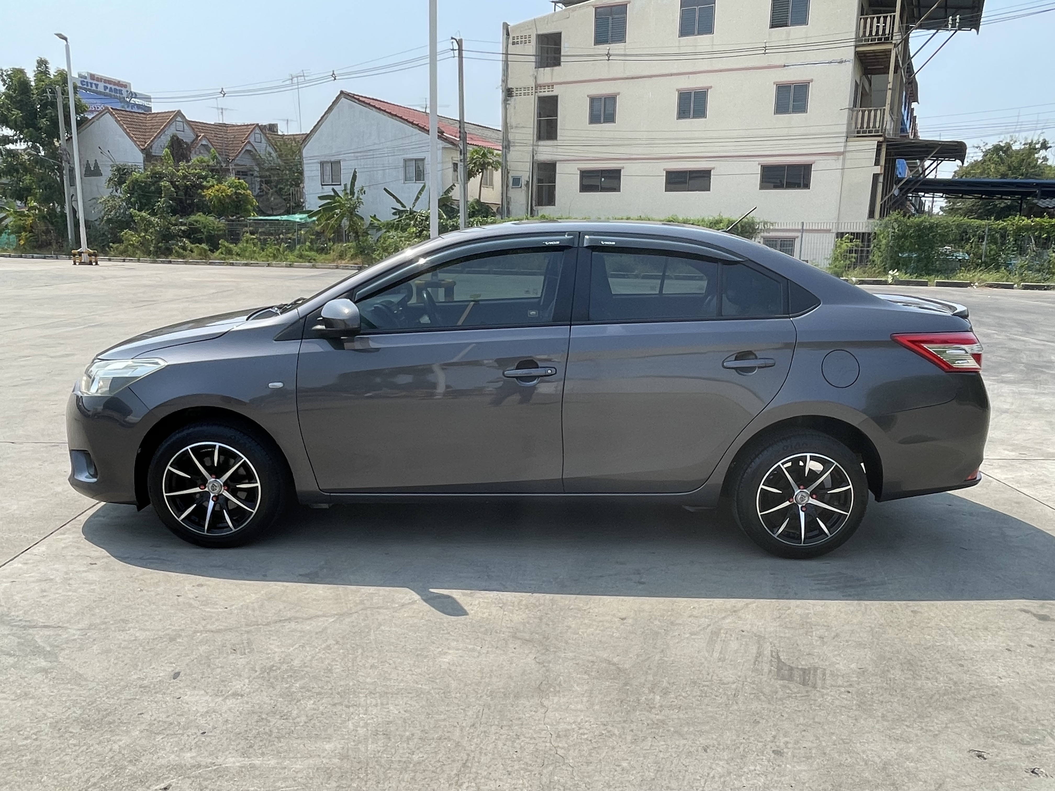Toyota Vios 1.5 E At 2015 เทาดำ