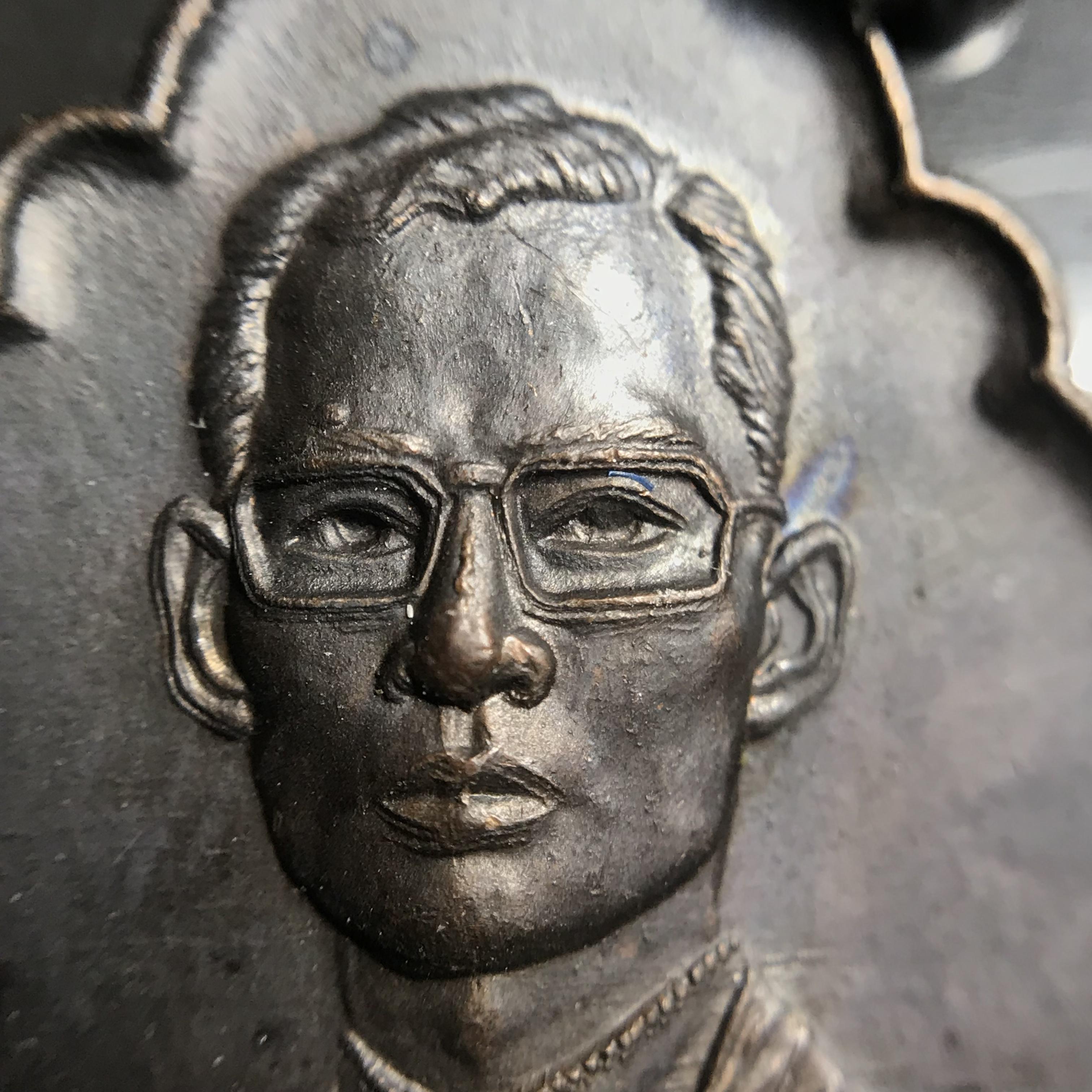 เหรียญ ร.9 ทรงเฉลิมพระชนมพรรษาครบ 4 รอบ ปี2518 (เนื้อทองแดงบล็อกวงเดือนล่าง)หายากนิยมที่สุด