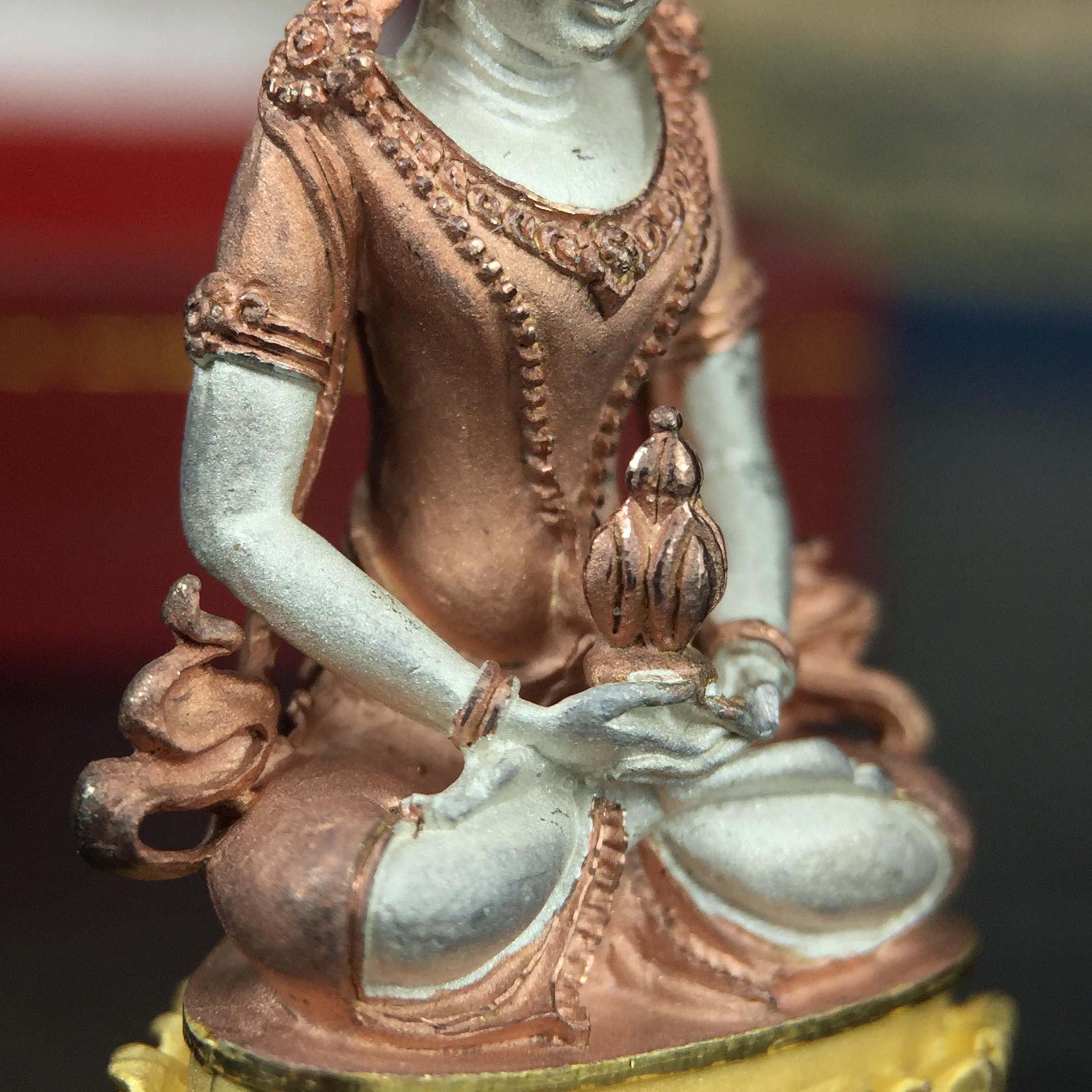 พระกริ่งอวโลกิเตศวร ( เจ้าแม่กวนอิม ) วัดโพธิ์แมนคุณาราม เนื้อเงิน 3 กษัตริย์ พ่นทราย รุ่นอุดมโภคทรัพย์ พ.ศ.2539(ผิวสวยเดิมพร้อมกล่องบรรจุการ์ดใบรับรองเดิมครบ) (อีกหนึ่งรุ่นยอดนิยม พุทธศิลป์สวยงดงาม)