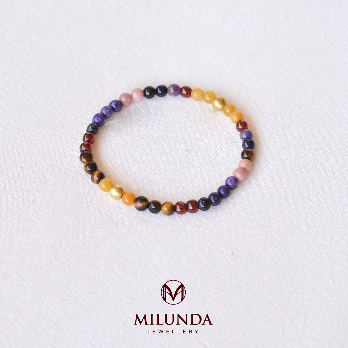 กำไลหินเสริมทรัพย์มั่งคั่ง ผู้ที่เกิดวันพุธกลางคืนมี 3 แบบ