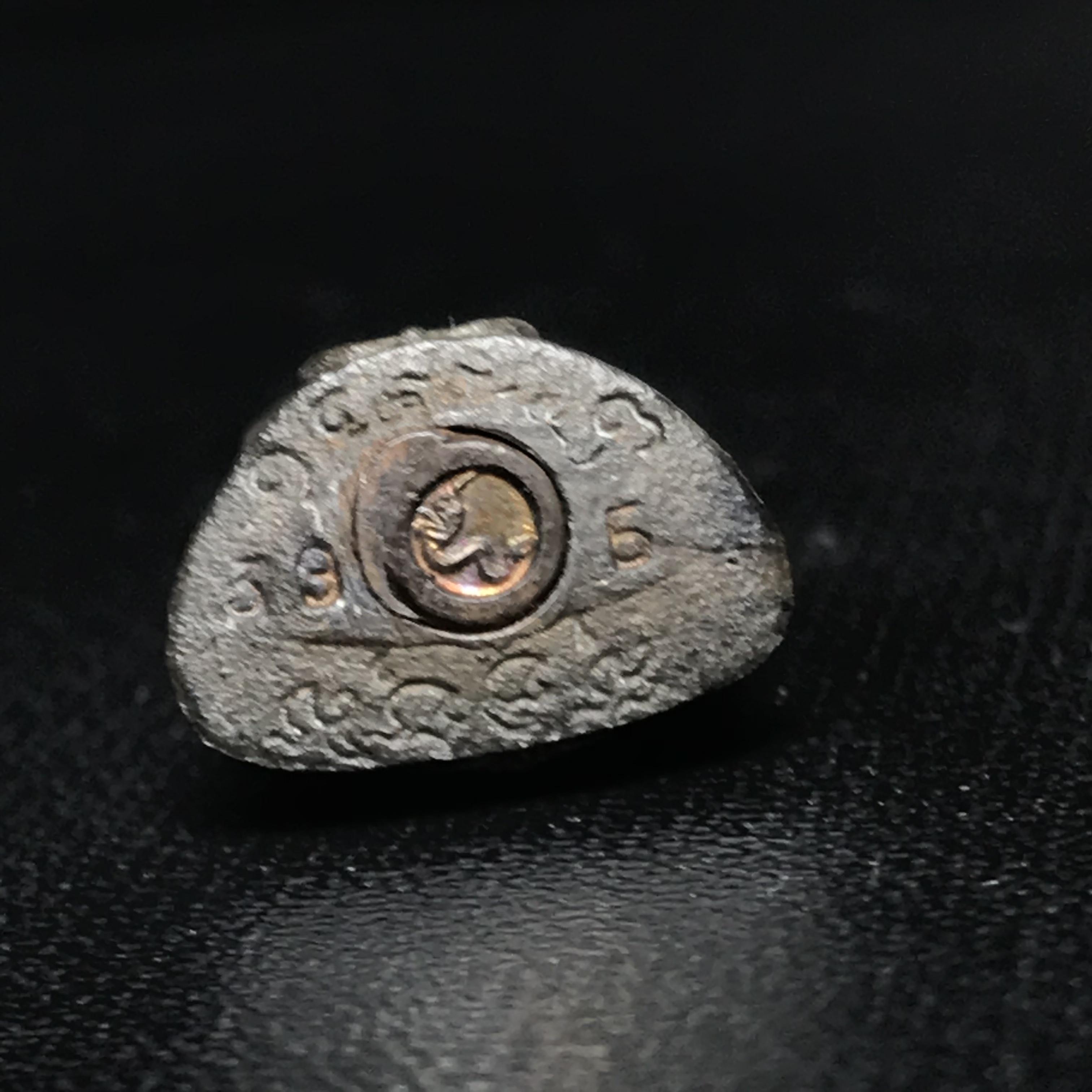 พระกริ่งปรมานุชิตชิโนรส วัดพระเชตุพนวิมลมังคลาราม(วัดโพธิ์) ปี2533 เนื้อนวโลหะ ( ในหลวงรัชกาลที่9เสด็จเททอง)