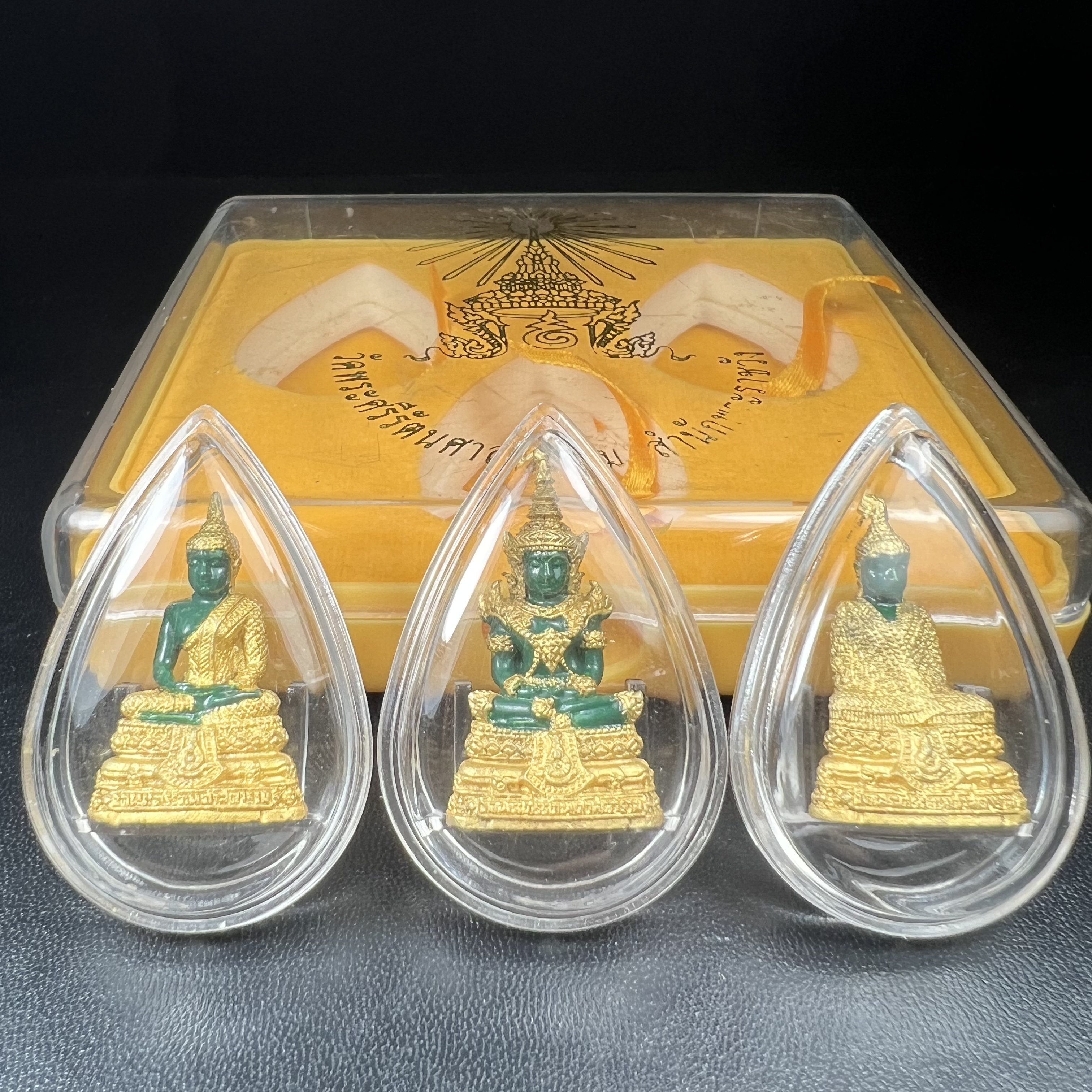 พระพุทธมหามณีรัตนปฏิมากร(พระแก้วมรกต) วัดพระศรีรัตนศาสดาราม สำนักพระราชวัง จัดสร้าง ชุด3 ฤดู ร้อน ฝน หนาว(บรรจุมวลสารใต้ฐาน)