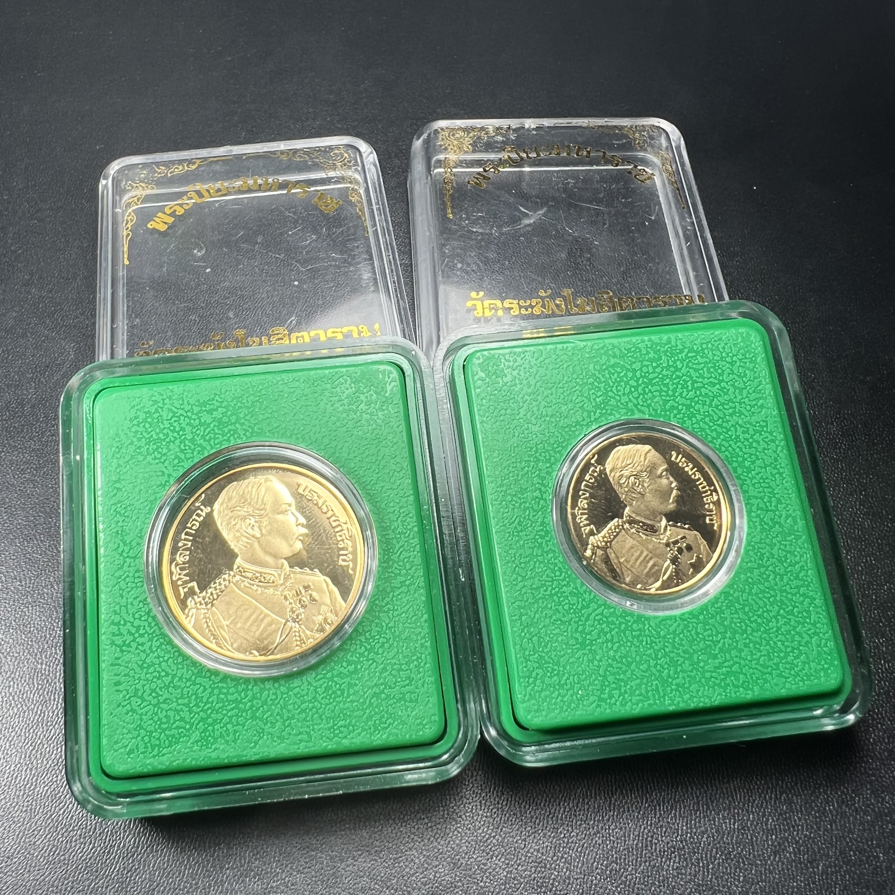 เหรียญเสด็จพ่อ ร.5 พระปิยมหาราช รุ่นบูรณะโบสถ์ พิธีมหาพุทธาภิเษก ณ พระวิหารวัดระฆังโฆสิตาราม ปี2538 เนื้อทองแดงบริสุทธิ์ชุบทองไมครอนขัดเงาสามมิติ(พิมพ์ใหญ่+พิมพ์เล็ก)ผลิตโดยโรงกษาปณ์ ประเทศ ฮังการี ( HUNGARIAN MINT)สภาพสวยดุจทองคำ ผิวกระจก บล็อกนอกสวยงาม