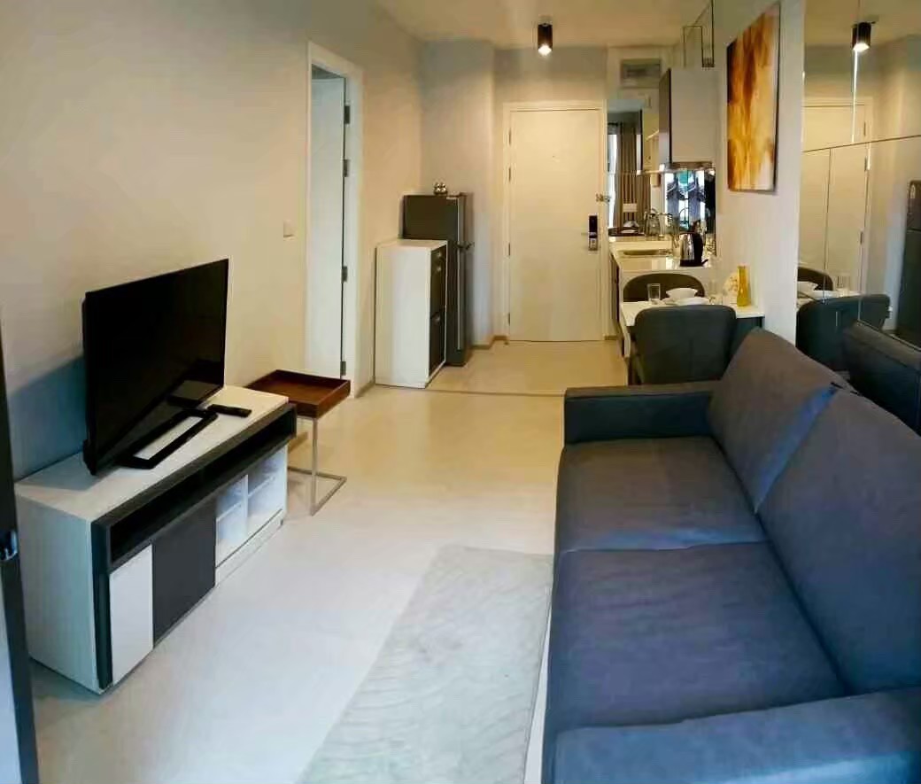 For Sale : Phuket City, Zcape III Condominium Phuket 1 Bedrooms 3rd Flr. Pool View. 33 Sqm.
