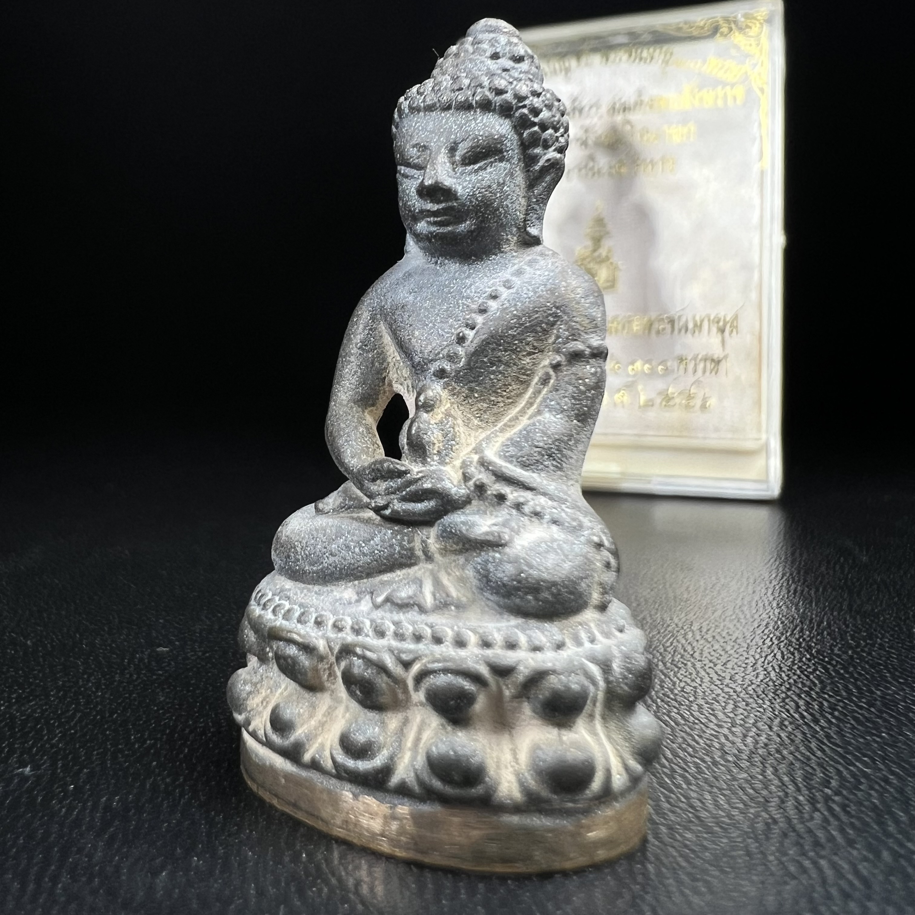 พระกริ่งชินบัญชรฉลองพระชันษา 100 ปี สมเด็จพระญาณสังวร วัดบวรนิเวศวิหาร ปี 2556 เนื้อนวโลหะผสมทองคำก้นทองแดง พิธีใหญ่ มวลสารเด่น นิยม(1 ใน 2556 องค์)