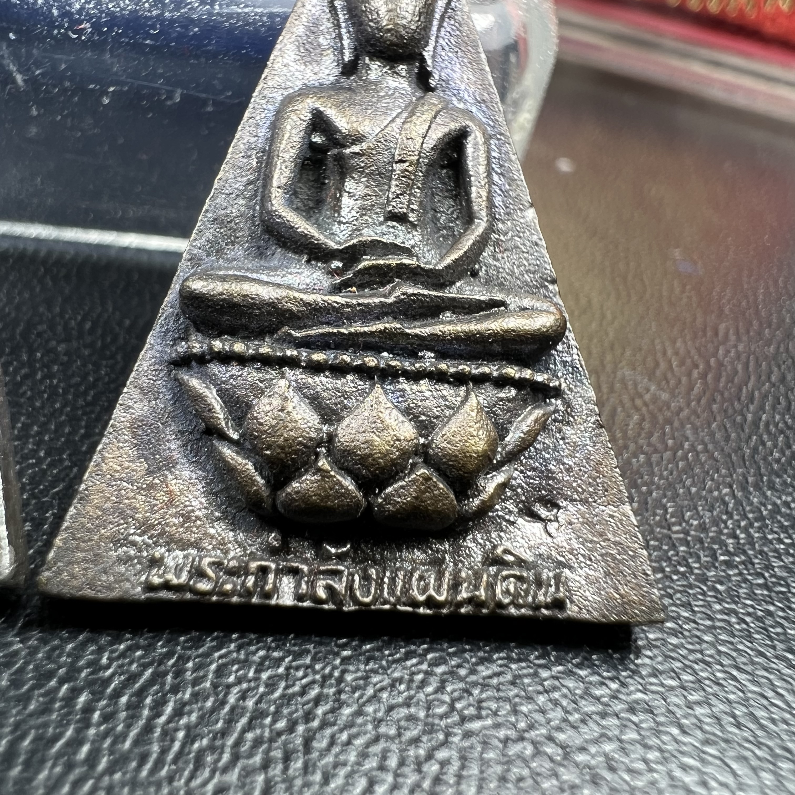 พระกำลังแผ่นดิน (สมเด็จจิตรลดา2) จัดสร้างเฉลิมพระเกียรติ ร.9 ครองราชย์ 50 ปี 2539 เนื้อเงิน(ผิวเดิมกลับดำ รุ้งๆสวย)+เนื้อนวโลหะ(สร้างน้อยหายาก)พร้อมกล่องบรรจุเดิม(1ใน2539องค์)