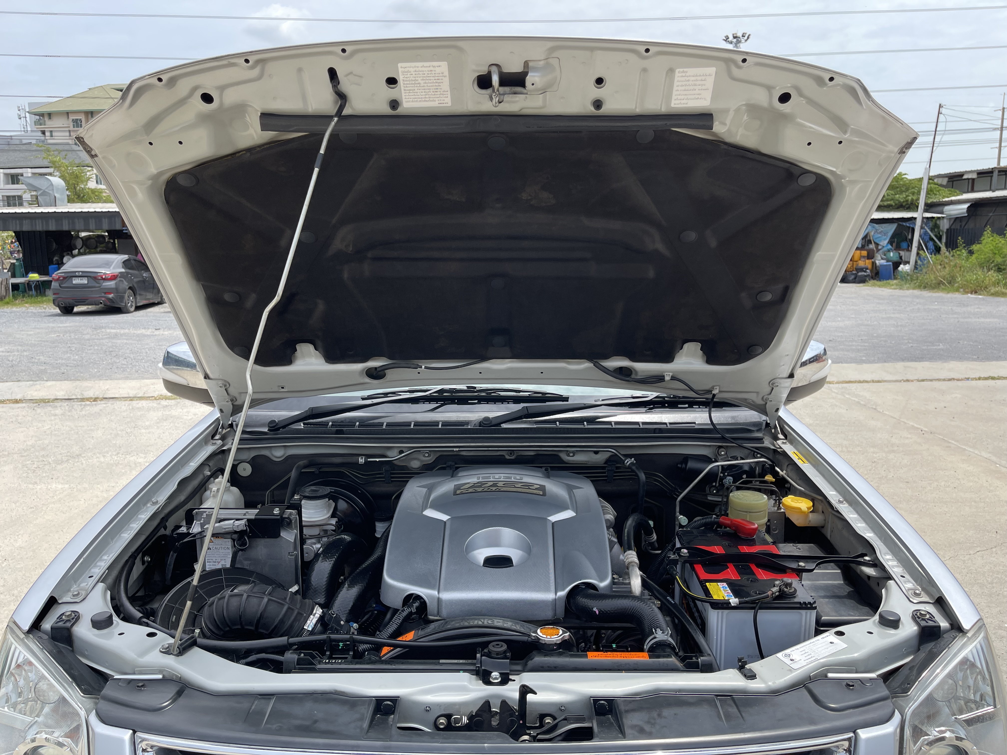 Isuzu Dmax 4ประตู Hilander 2.5 Abs 2011 เงิน