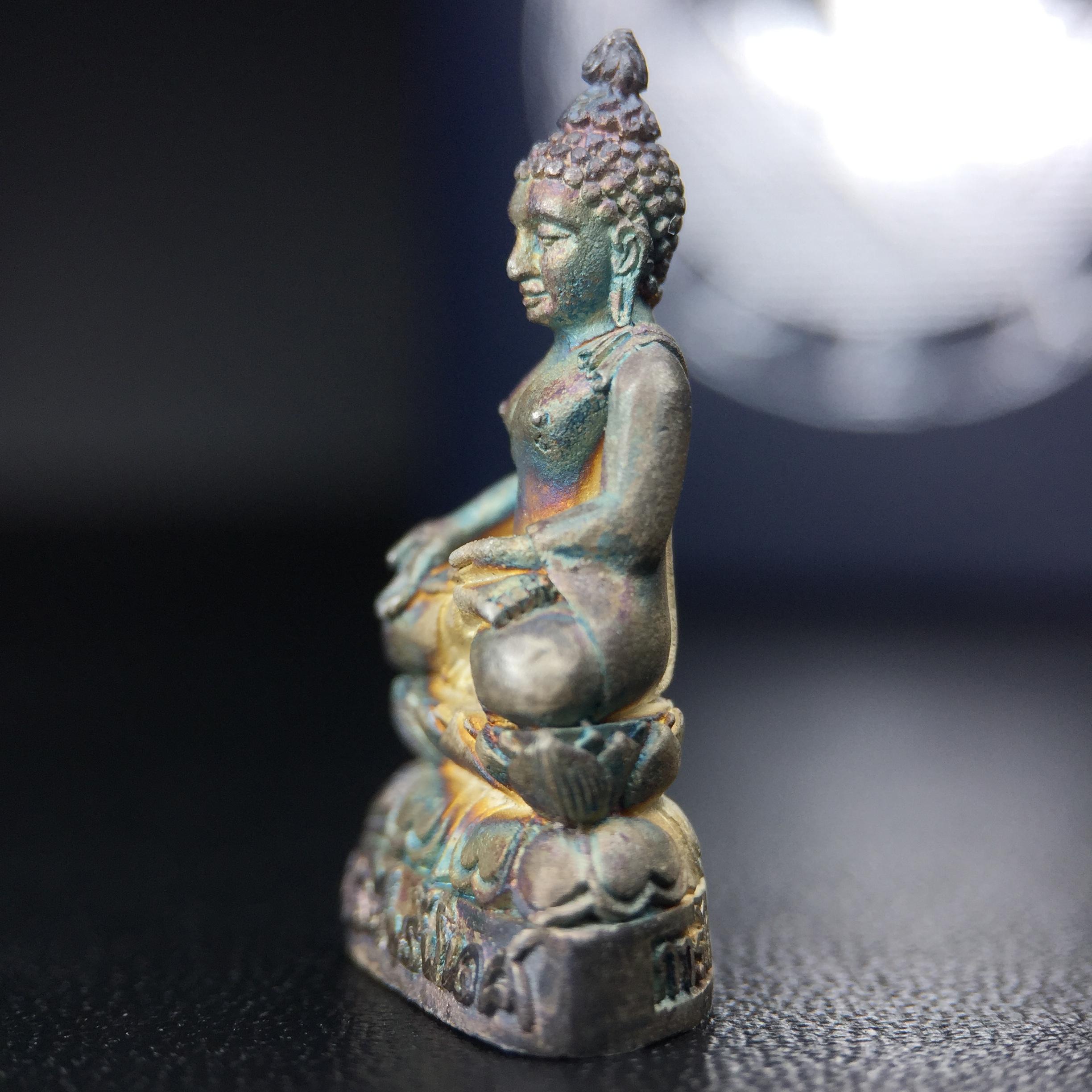 พระกริ่งไพรีพินาศ วัดบวรนิเวศวิหาร ปี2538 การไฟฟ้าส่วนภูมิภาคจัดสร้าง เนื้อเงิน(สภาพผิวเดิม ขึ้นสีรุ้งธรรมชาติ สวยแบบนิยม)พร้อมกล่องบรรจุเดิม หมายเลข 6432