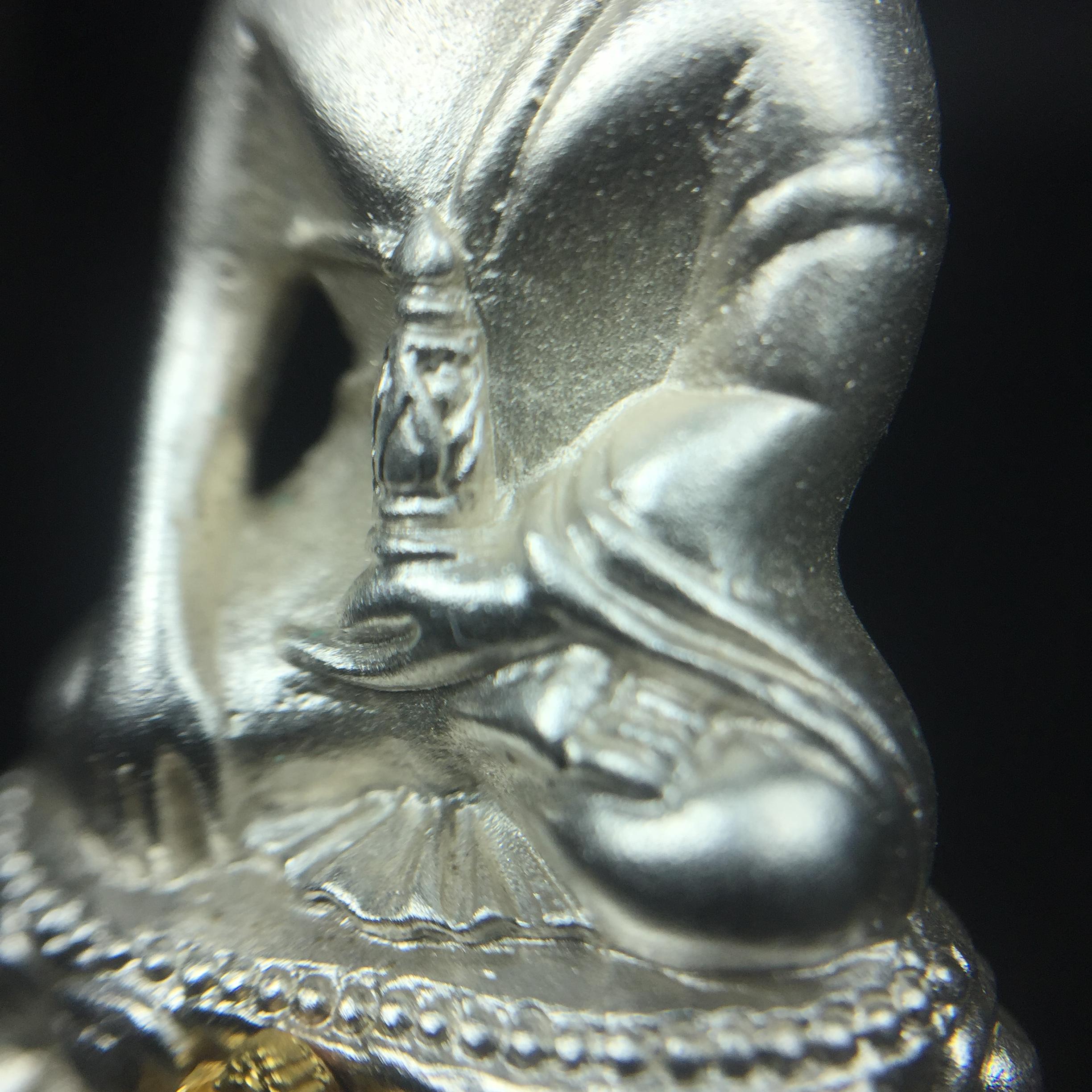 พระกริ่งสมเด็จญาณ วัดบวรนิเวศวิหาร เนื้อเงินบริสุทธิ์ 92.5% ตรากาญจนาภิเษกทองคำ(เนื้อทองคำแท้) พระราชทานแจกเมื่อ 3 ตุลาคม 2538 จัดสร้างในวโรกาส สมเด็จพระญาณสังวร สมเด็จพระสังฆราช ฉลองพระชนมายุครบ 82 พรรษา และฉลองครองราชสมบัติครบ 50 ปี รัชกาลที่ 9(หายาก)