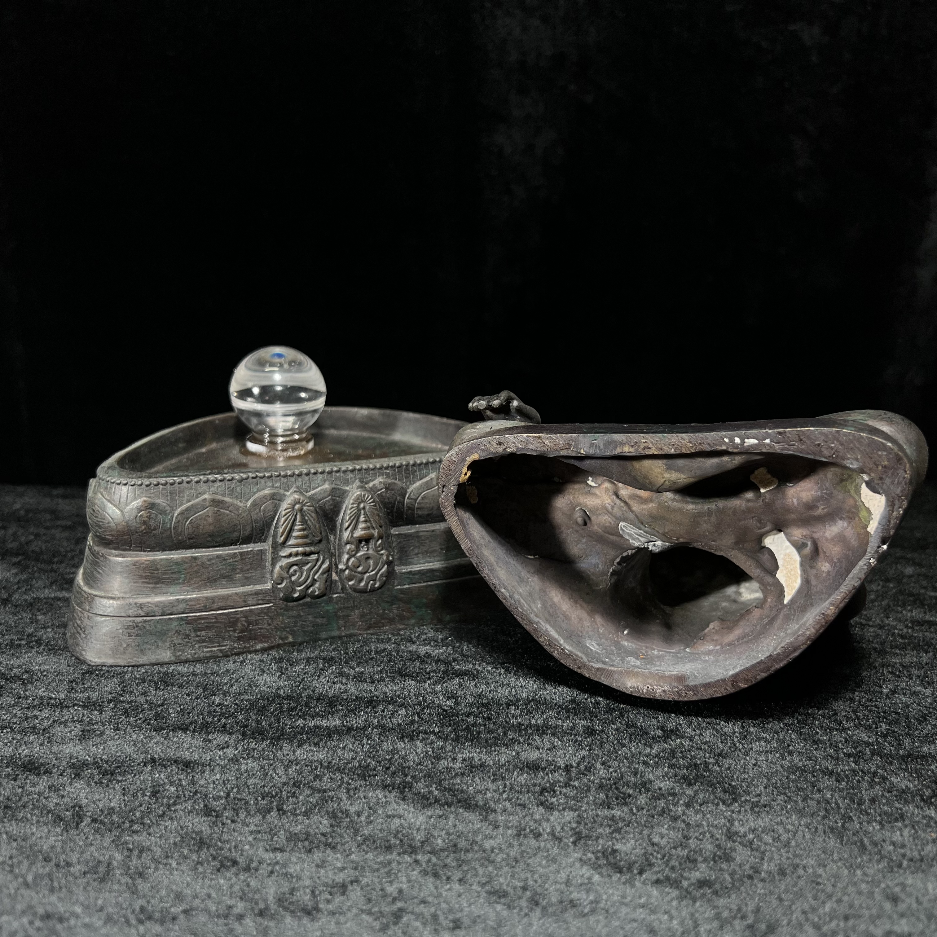 พระพุทธนรสีห์ จปร.+ภปร. ครบรอบ 100 ปี ธนาคารไทยพาณิชย์ ปี 2550 พระบูชาหน้าตัก 5 นิ้ว 2 ถอด(พร้อมตลับพระธาตุ) สมเด็จพระเทพรัตนราชสุดาฯ เสด็จเป็นองค์ประธานในพิธีเททอง(พุทธศิลป์งดงาม)ด้านหน้าฐานประดับด้วยตราสัญลักษณ์พระปรมาภิไธยย่อ