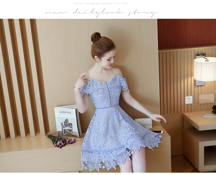 ชุดเดรสสั้นผ้าลูกไม้สีฟ้าอมม่วง เปิดไหล่หวานเซกซี่สวยๆ
