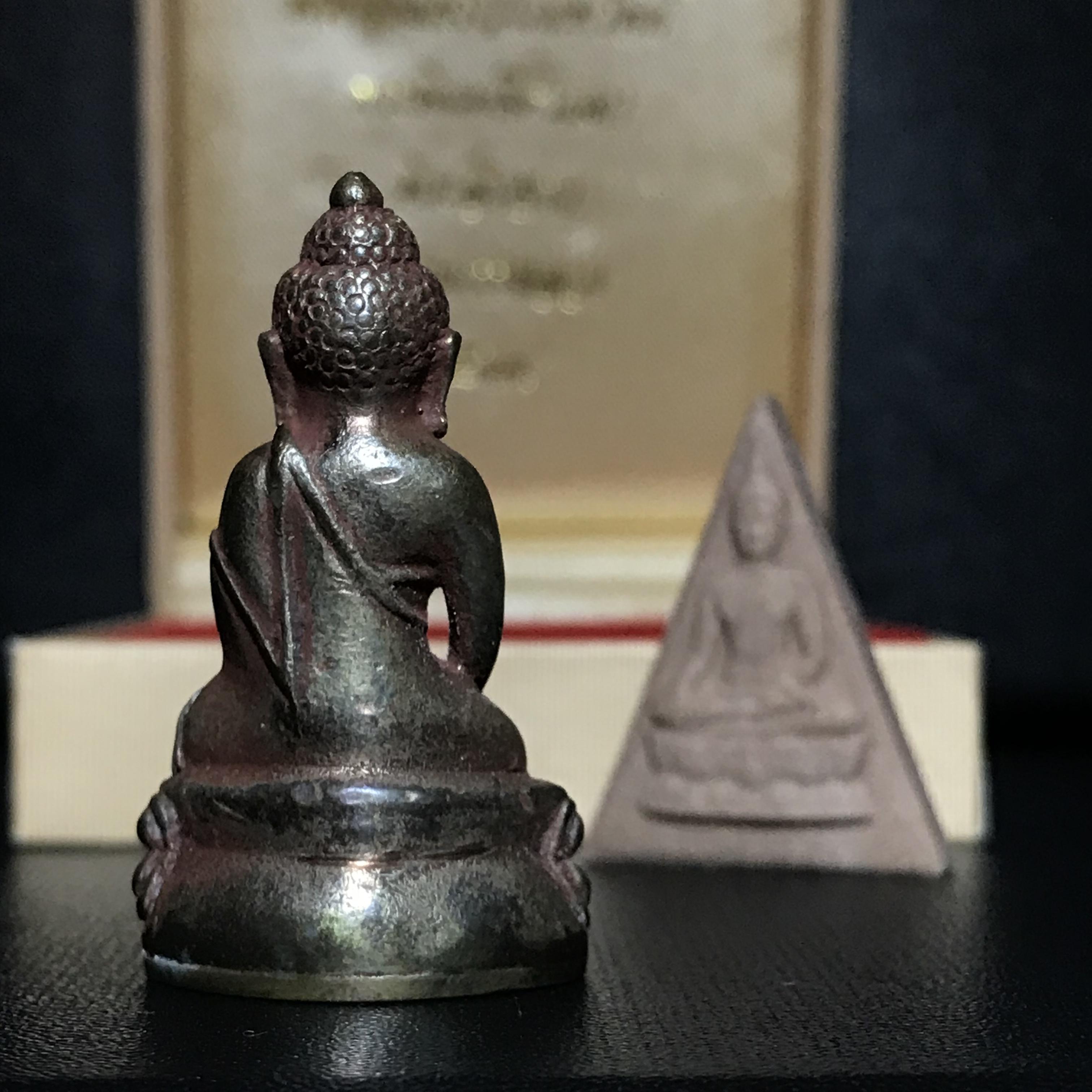 พระกริ่งเจริญโภคทรัพย์ พระพิมพ์จิตรลดา ที่ระลึกโครงการหลวง ปี2539(ชุดกรรมการหายาก)(1ใน1999ชุด)