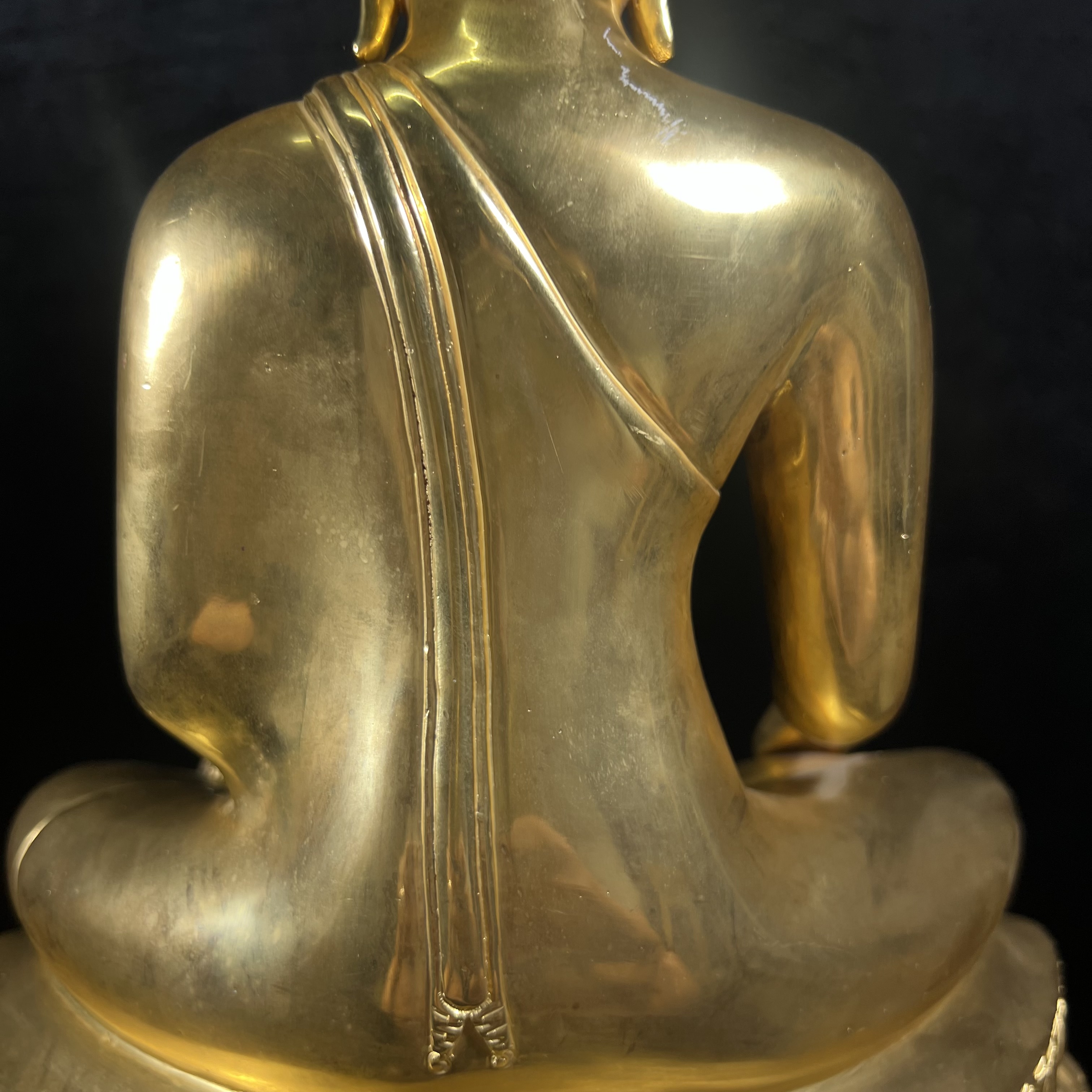 พระบูชาพระพุทธศิรมงคล ภปร. วัตถุมงคลคุ้มเกล้า ปี 2524 ของมูลนิธิคุ้มเกล้า โรงพยาบาลภูมิพลจัดสร้าง ขนาดหน้าตัก 9นิ้ว(ในหลวงรัชกาลที่9 ทรงจุดไฟพระฤกษ์และเททอง พิธีใหญ่)ยอดนิยมหายาก