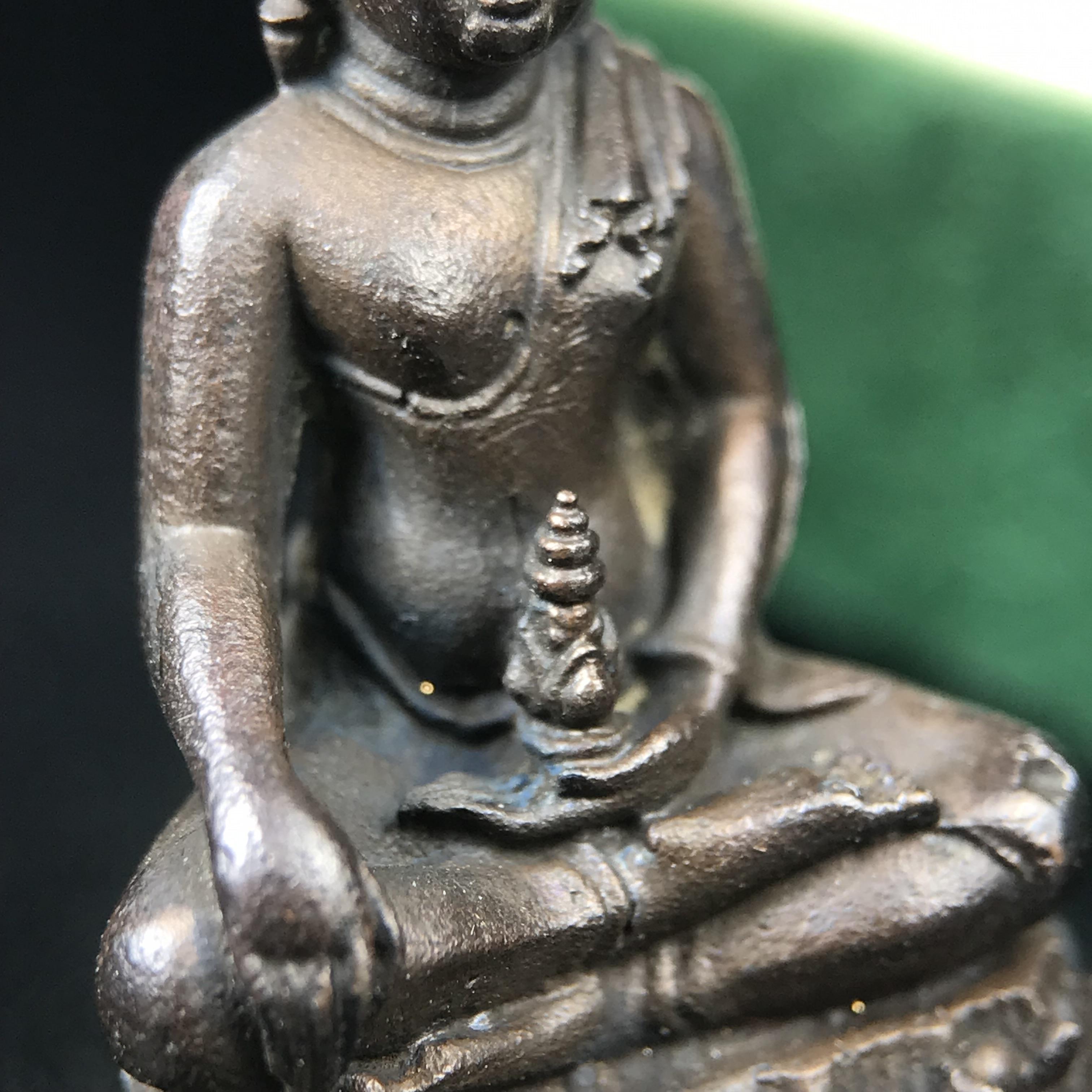 พระกริ่งวาสนา(รุ่นแรก) 80 พรรษา สมเด็จพระสังฆราช (วาสน์) วัดราชบพิธฯ ปี2521 เนื้อนวโลหะ(ตอกโค๊ตพระปิดตา) โดยมีหลวงปู่โต๊ะ วัดประดู่ฉิมพลีร่วมปลุกเสก พร้อมกล่องบรรจุเดิม(รุ่นแรก คอตั้งตรงได้สัดส่วน หายาก)