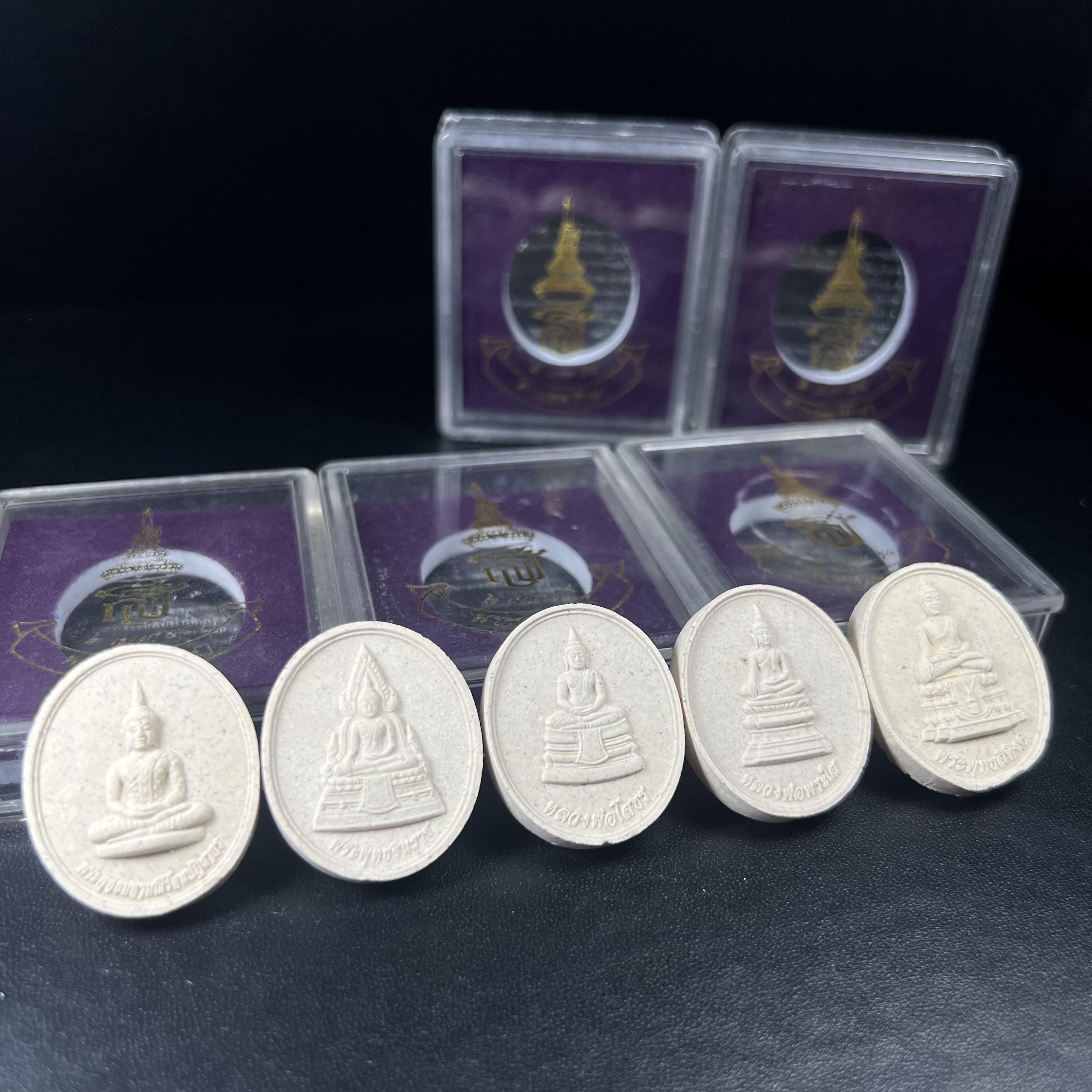 พระเบญจพุทธปาฏิหาริย์ สธ. รุ่น “พระเทพรักษา” ปี 2554 ชุดเนื้อผง ขนาด 2.5 ซม.(ครบชุด 5 องค์) พร้อมกล่องบรรจุเดิมครบสมบูรณ์(พิธีใหญ่ มหาพุทธาภิเษก 5 วัด 5 พิธี)