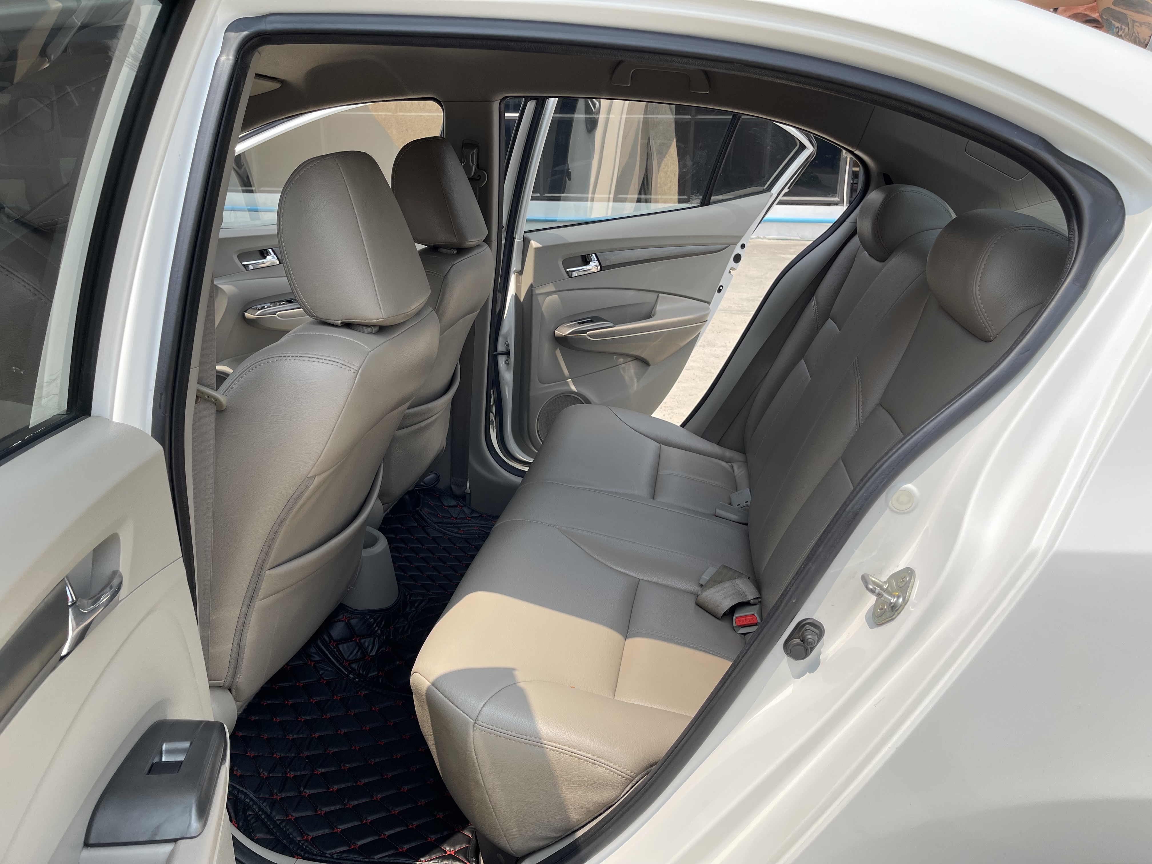 Honda City 1.5 SV At 2013 ขาว