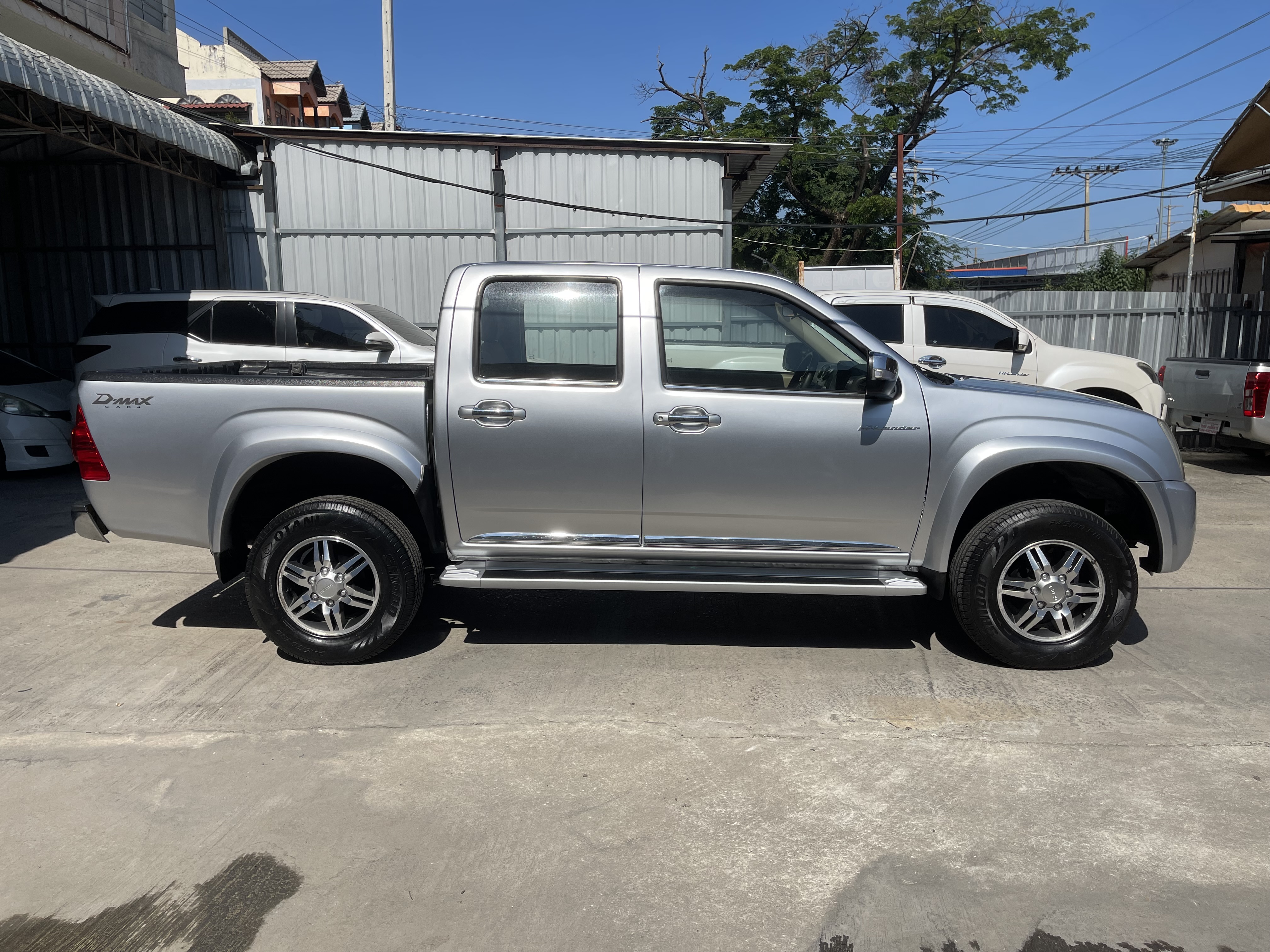Isuzu Dmax 4ประตู Hilander 2.5 Abs Navi 2011 เงิน