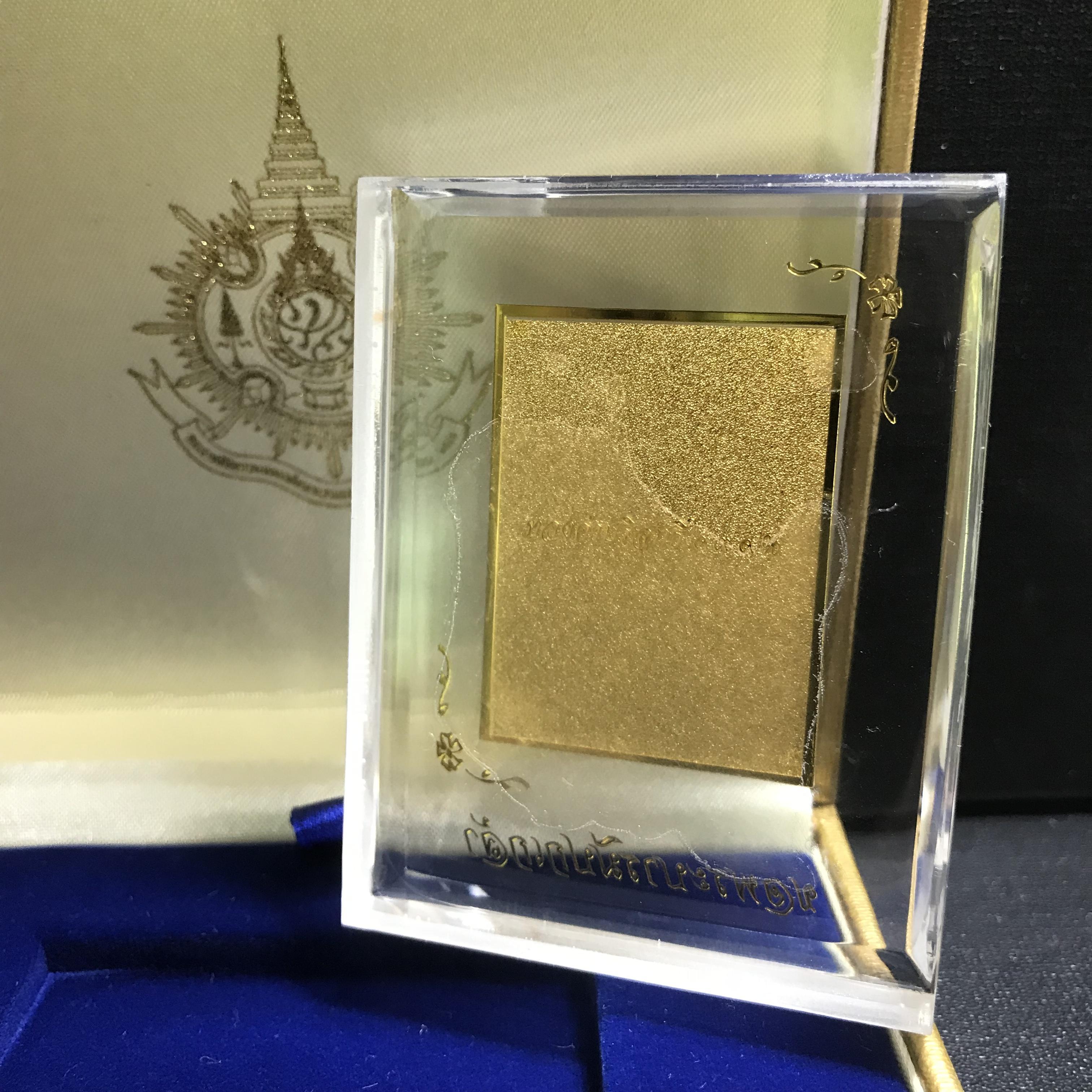 พระบรมฉายาลักษณ์ทองคำในหลวงรัชกาลที่9 ที่ระลึก 6รอบ 72พรรษา พ.ศ.2542