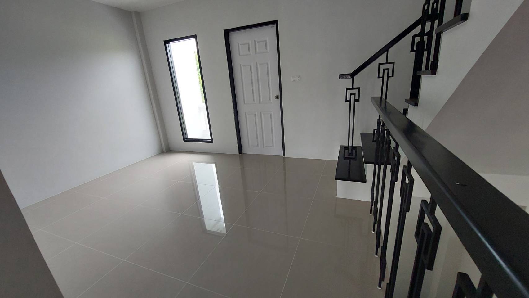 For Sales : Ratsada, 3-Storey Commercial Building, 3 bedroom 4 bathroom