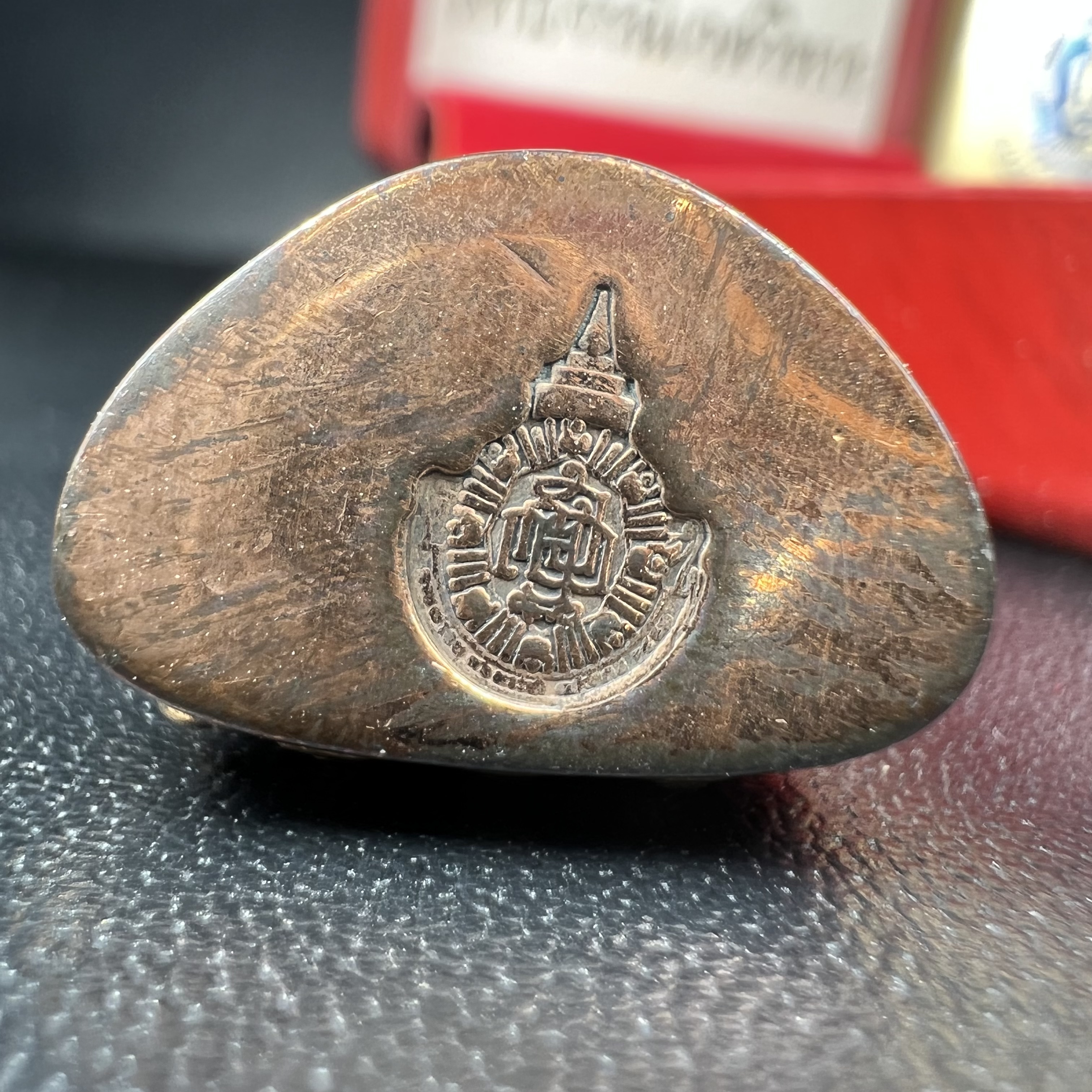 พระกริ่ง 8 รอบ ญสส. 96 พรรษา สมเด็จพระญาณสังวร สมเด็จพระสังฆราช สกลมหาสังฆปรินายก วัดบวรนิเวศวิหาร ปี 2552 เนื้อนวโลหะเต็มสูตรแก่ทองคำ(1 ใน 2999 องค์)