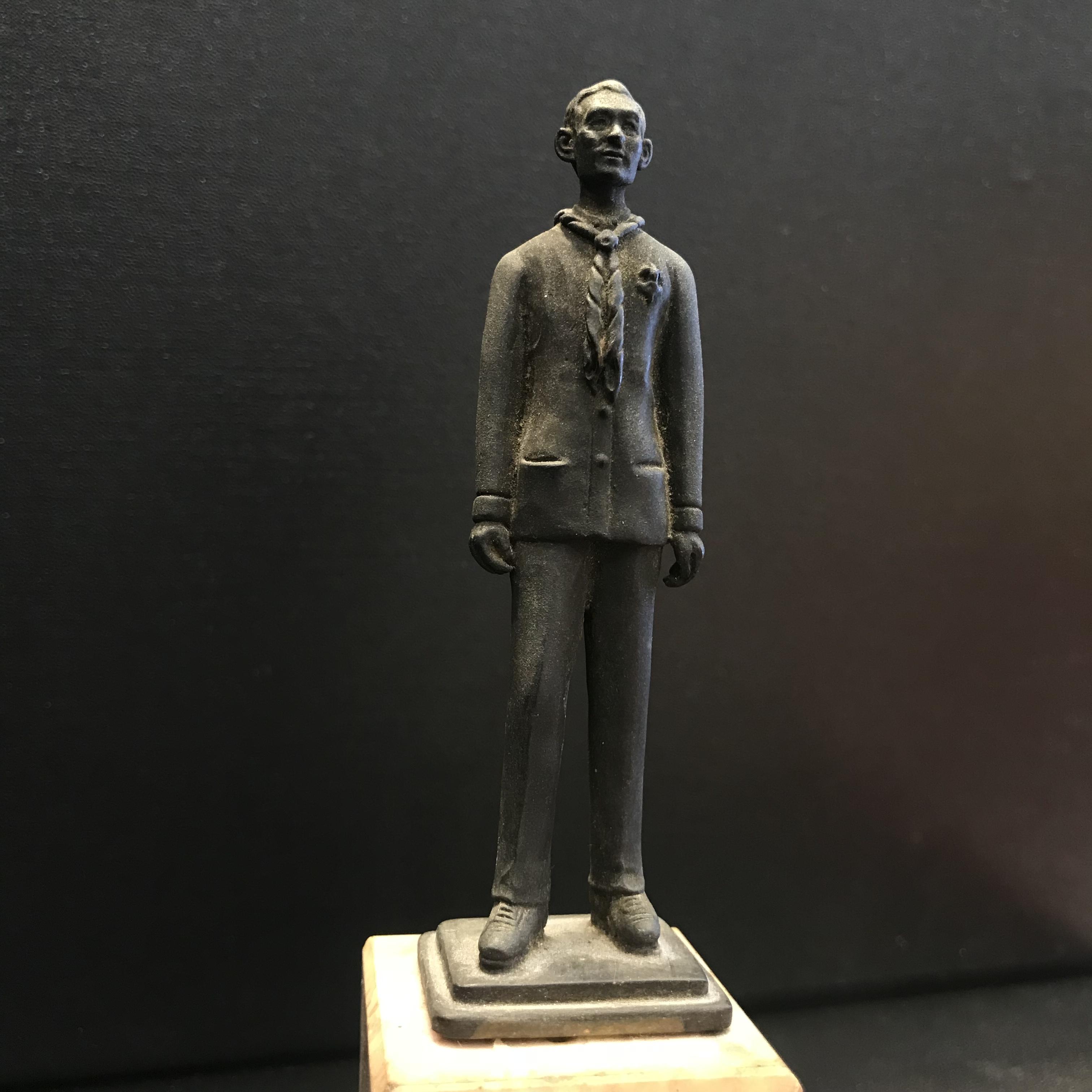 รูปหล่อพระบรมรูป ในหลวงรัชกาลที่ 9 ชุดลูกเสือชาวบ้าน ฐานหินอ่อน(หายาก)