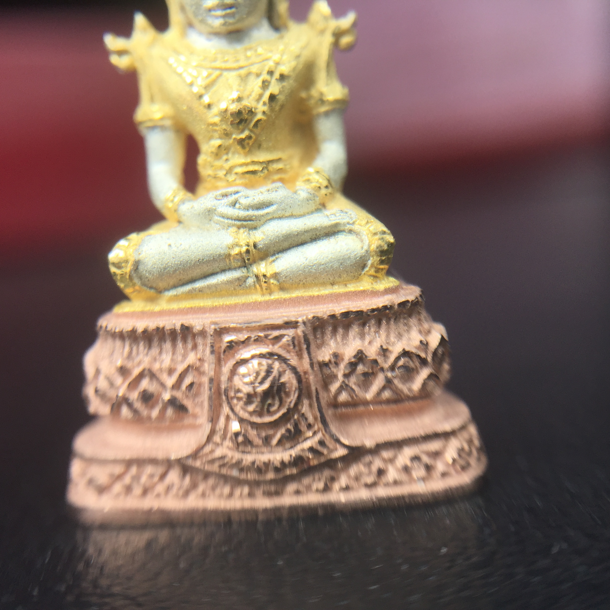 พระแก้วมรกต ภปร.(รุ่นแรก) ปี2545 รุ่นฉลองกรุงรัตนโกสินทร์ครบ 220 ปี เนื้อเงินสามกษัตริย์ พิมพ์เล็ก หล่อลอยองค์