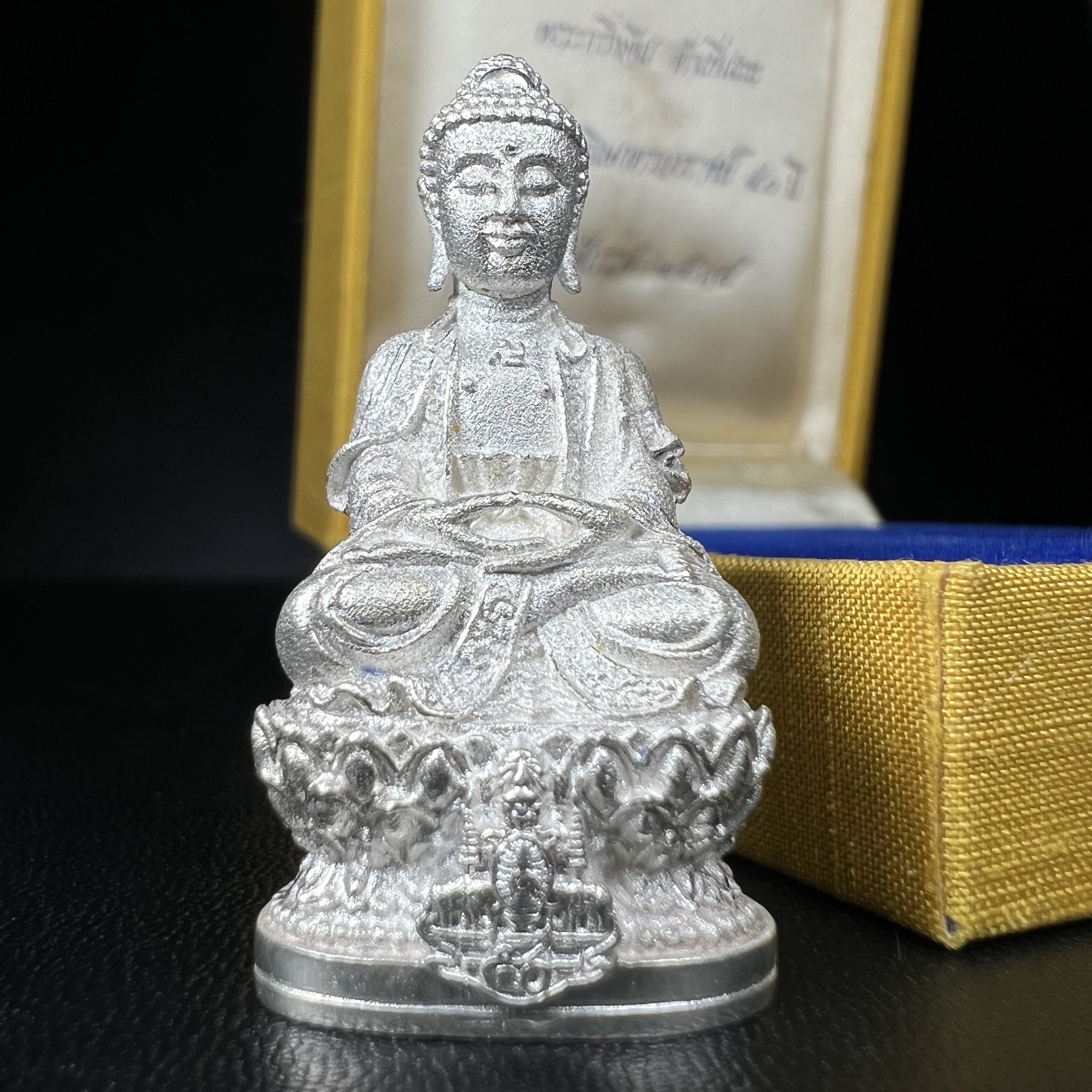 พระกริ่งจีน "ต้าเยิ่นถะ" (เนื้อเงิน) รุ่น กาญจนาภิเษก ครองราชย์ 50 ปี วัดบวรนิเวศวิหาร ปี2538 (คัดสภาพสวยเดิม พิธีใหญ่ พุทธศิลป์งดงาม)1 ใน 6001 องค์