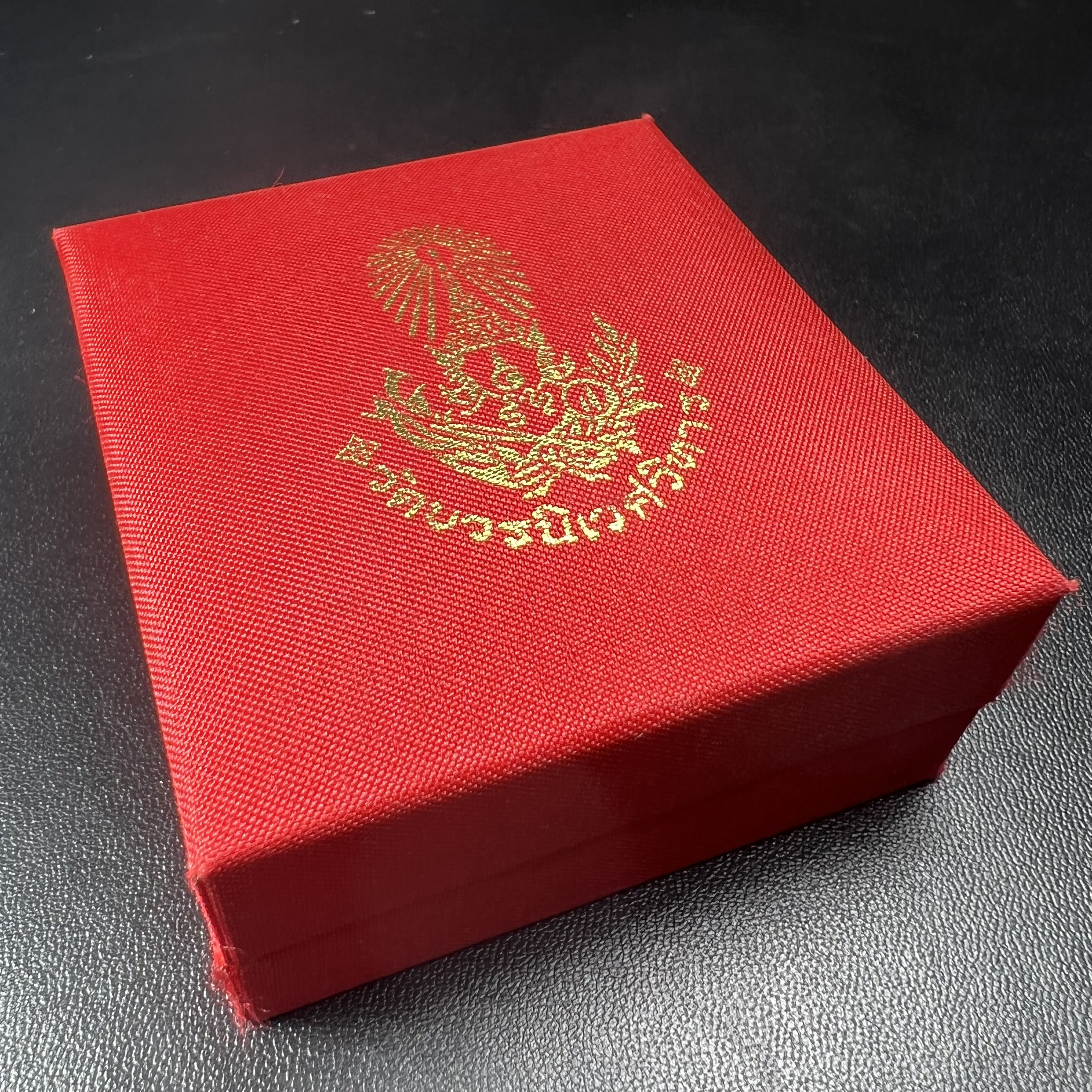 พระกริ่ง-พระชัยวัฒน์ ไพรีพินาศ วัดบวรนิเวศวิหาร ปี 2544 เนื้อสัมฤทธิ์ พิธีดีเยี่ยม สมเด็จพระญาณสังวร พระสังฆราช เสด็จจุดเทียนชัยและทรงอธิษฐานจิตด้วยพระองค์เอง(พิธีใหญ่นิยม)(1ใน9989องค์)