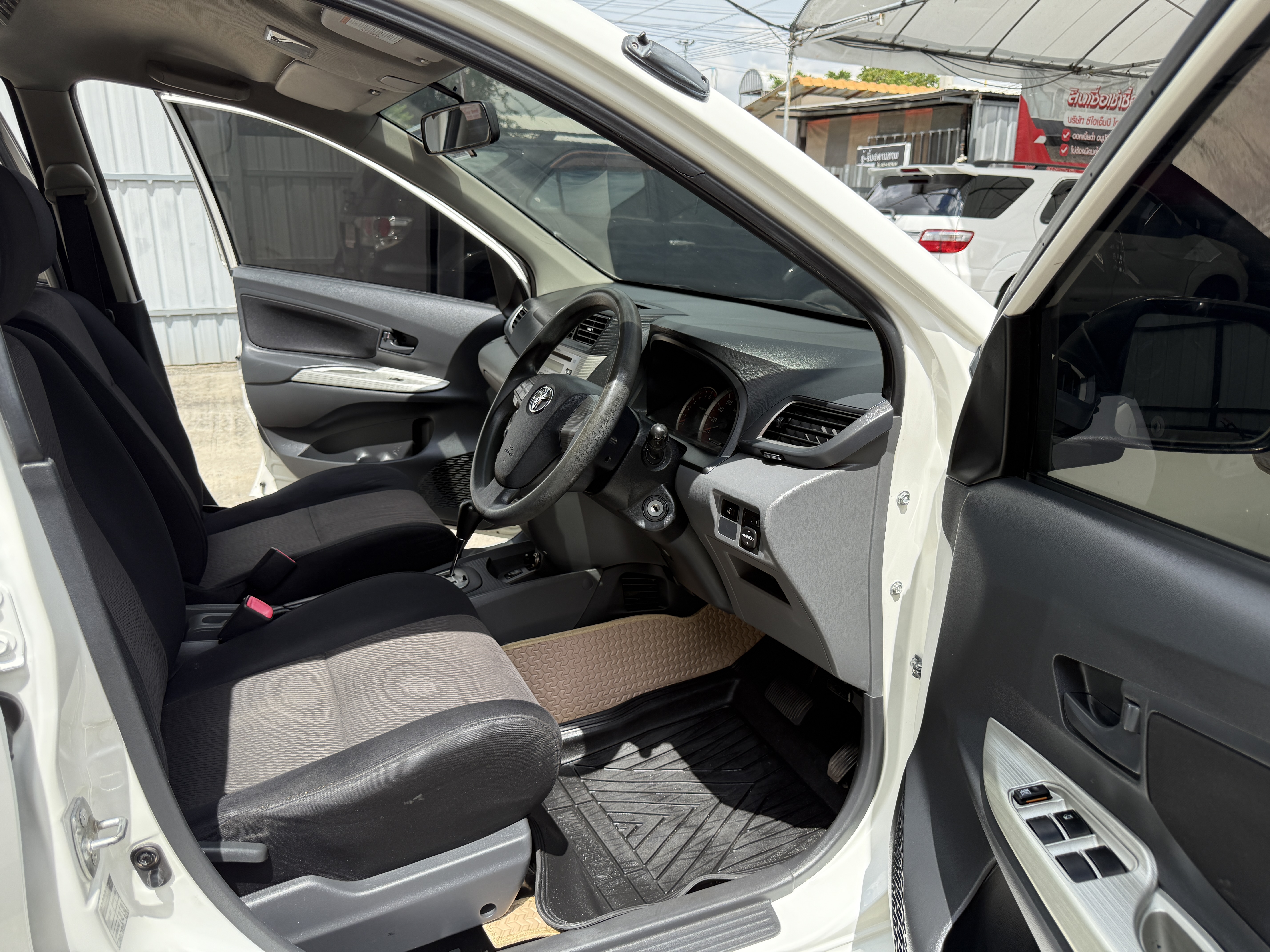 Toyota Avanza 1.5 S At 2013 ขาว