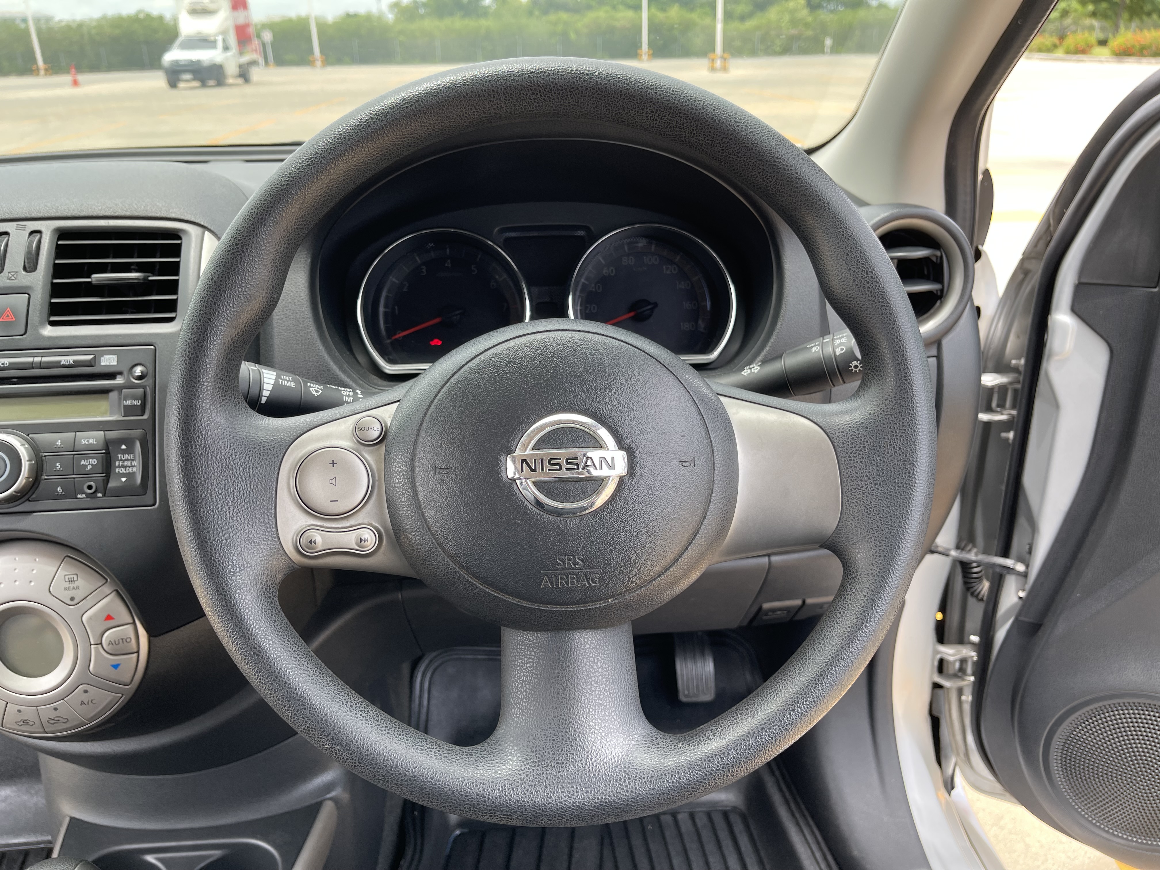 Nissan Almera 1.2 VL At 2014 เงิน