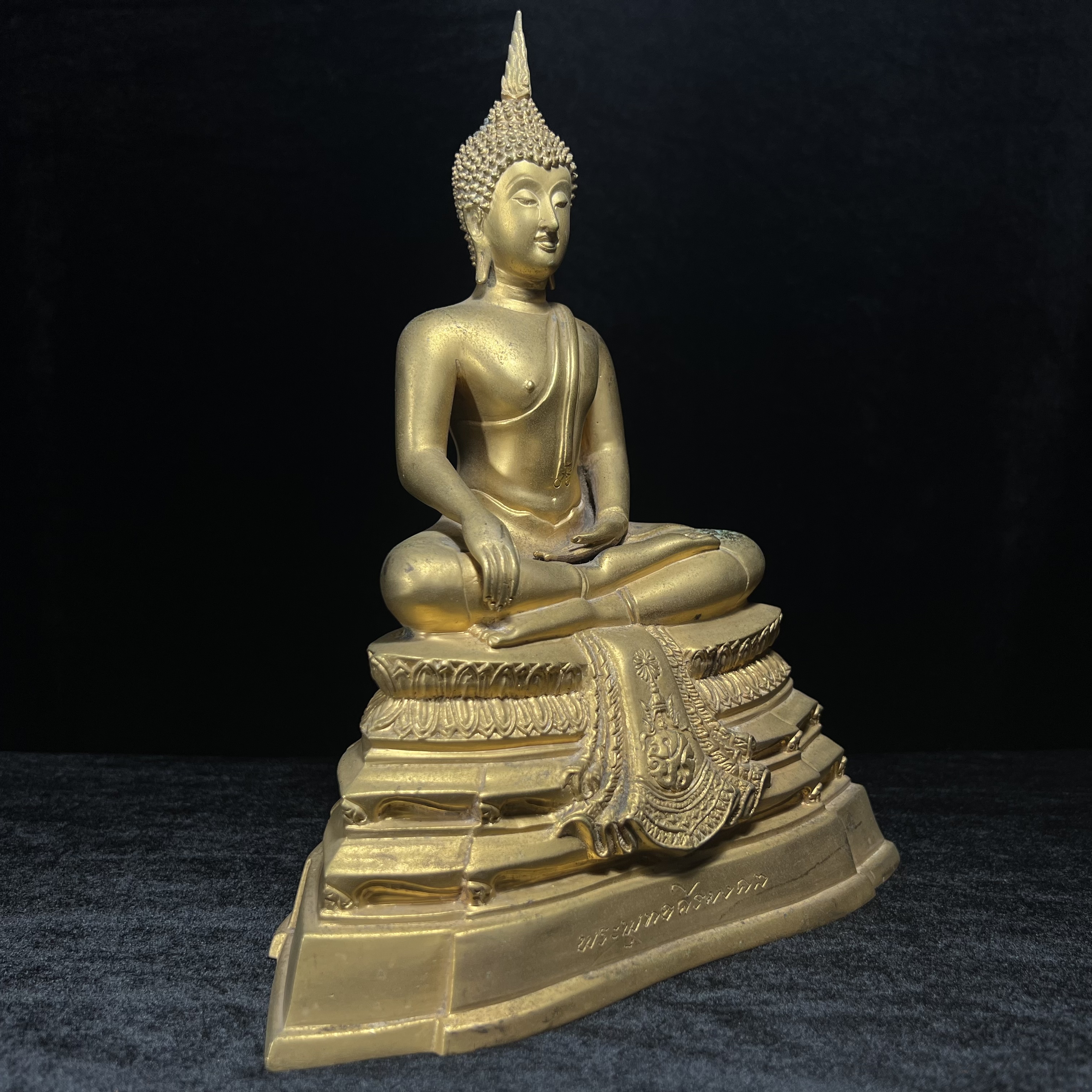 พระบูชาพระพุทธศิรมงคล ภปร. วัตถุมงคลคุ้มเกล้าปี2524 ของมูลนิธิคุ้มเกล้า โรงพยาบาลภูมิพลจัดสร้าง ขนาดหน้าตัก5นิ้ว(ในหลวงรัชกาลที่9 ทรงจุดไฟพระฤกษ์และเททอง พิธีใหญ่)ยอดนิยมหายาก