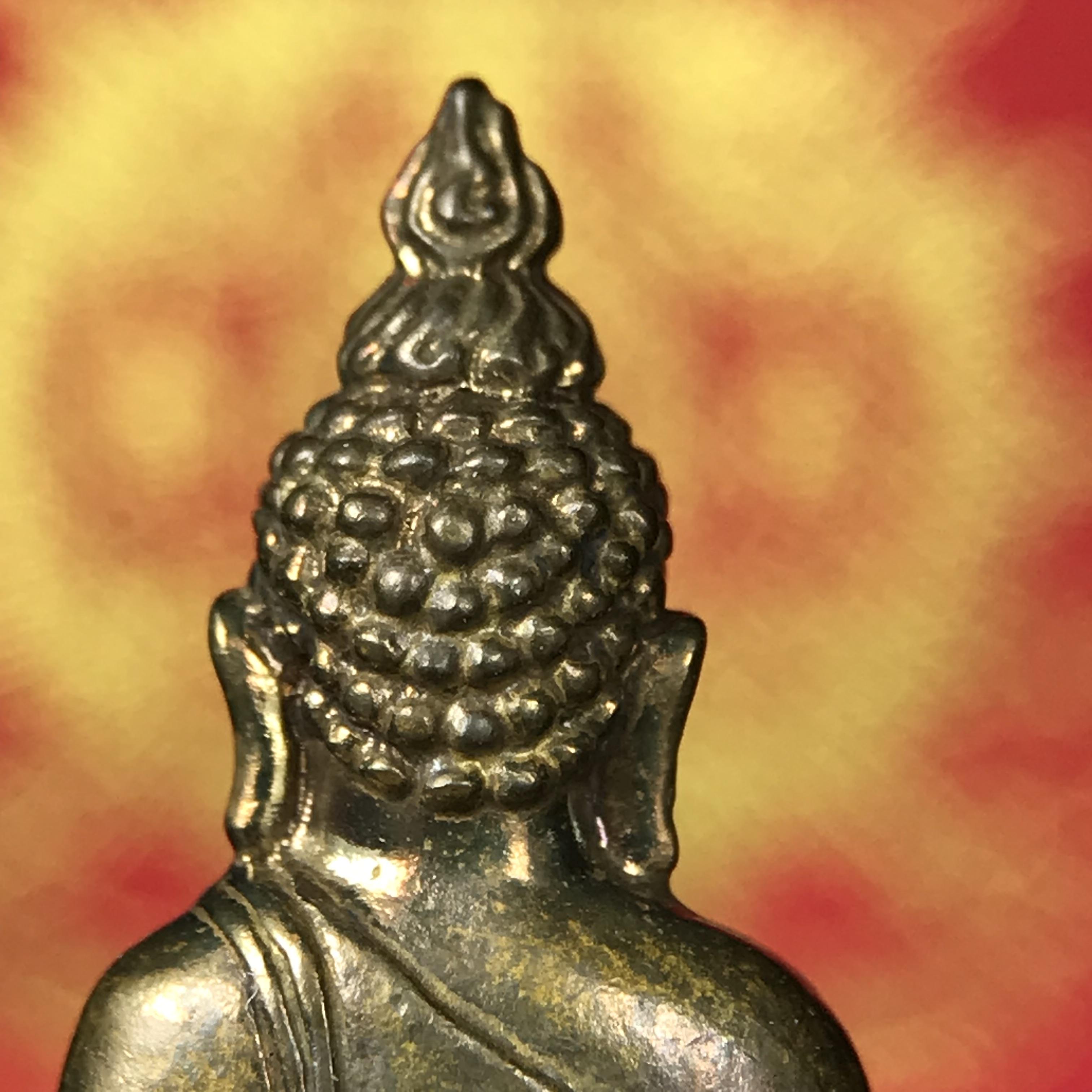 พระกริ่งไพรีพินาศ บรรจุเหล็กไหล ครั้งแรกและครั้งเดียวในประวัติศาสตร์ เฉลิมพระเกียรติ พระบาทสมเด็จพระเจ้าอยู่หัวรัชกาลที่9 พระชนมพรรษา 6 รอบ ปี2542 เนื้อสัมฤทธิ์(บรรจุเหล็กไหล)ดีนอก-ดีใน พิธีใหญ่ มวลสารเด่น(พิเศษกรรมการ ตอก 2 โค๊ต หมายเลข ๑๘๕๘)หายาก