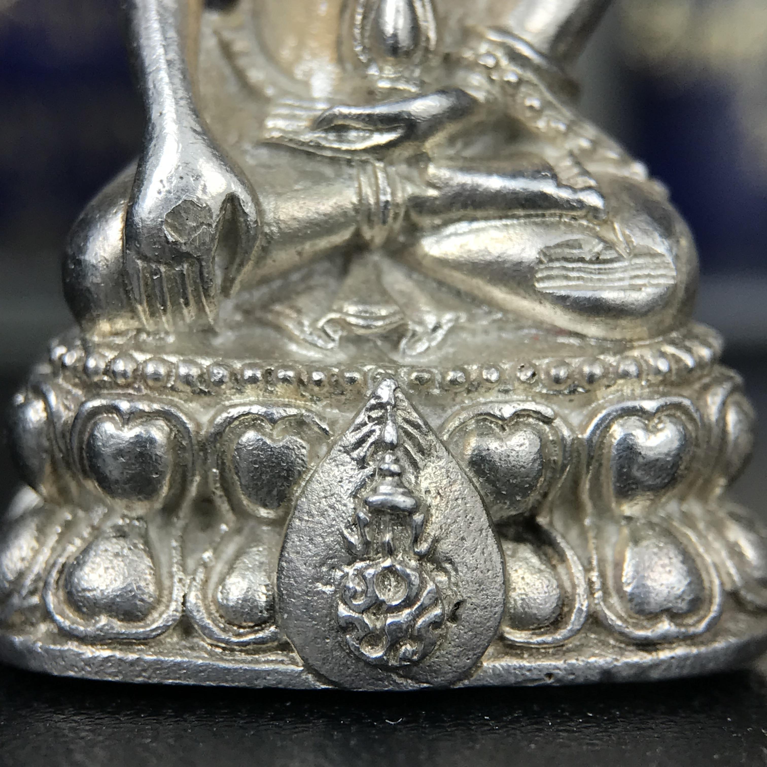 พระกริ่งนวปทุม ภปร.-พระชัยวัฒน์นวปทุม ภปร.-พระกริ่งไพรีพินาศ ภปร. รุ่นแรก วัดปทุมวนาราม ครบชุดเนื้อเงิน ปี2535(ในหลวงรัชกาลที่9เสด็จเททอง)(1ใน3000องค์)หายาก***เก็บทีเดียวครบชุดไปเลยรุ่นนี้ แนะนำ....ตอนนี้หายากแล้ว***