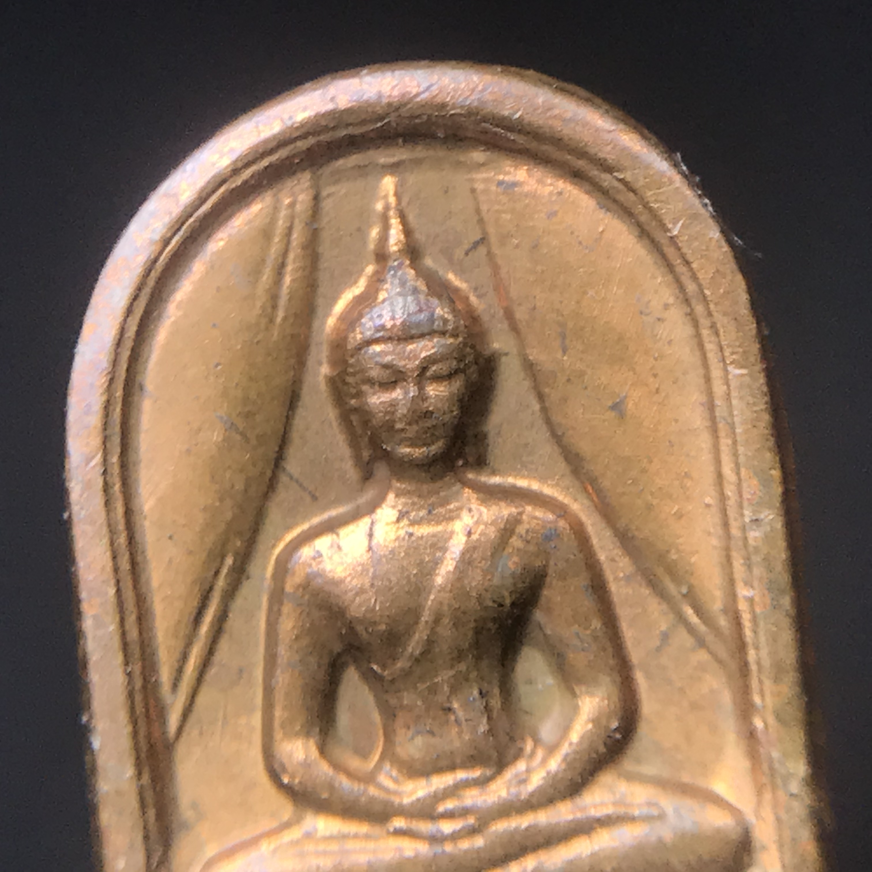 พระปรกใบมะขาม พระพุทธสิหิงค์ ภปร. ธรรมศาสตร์ 50ปี เนื้อทองแดง(คัดสภาพสวย)(ในหลวงรัชกาลที่9 เสด็จเททอง)(พระปรกใบมะขาม ภปร รุ่นแรก)