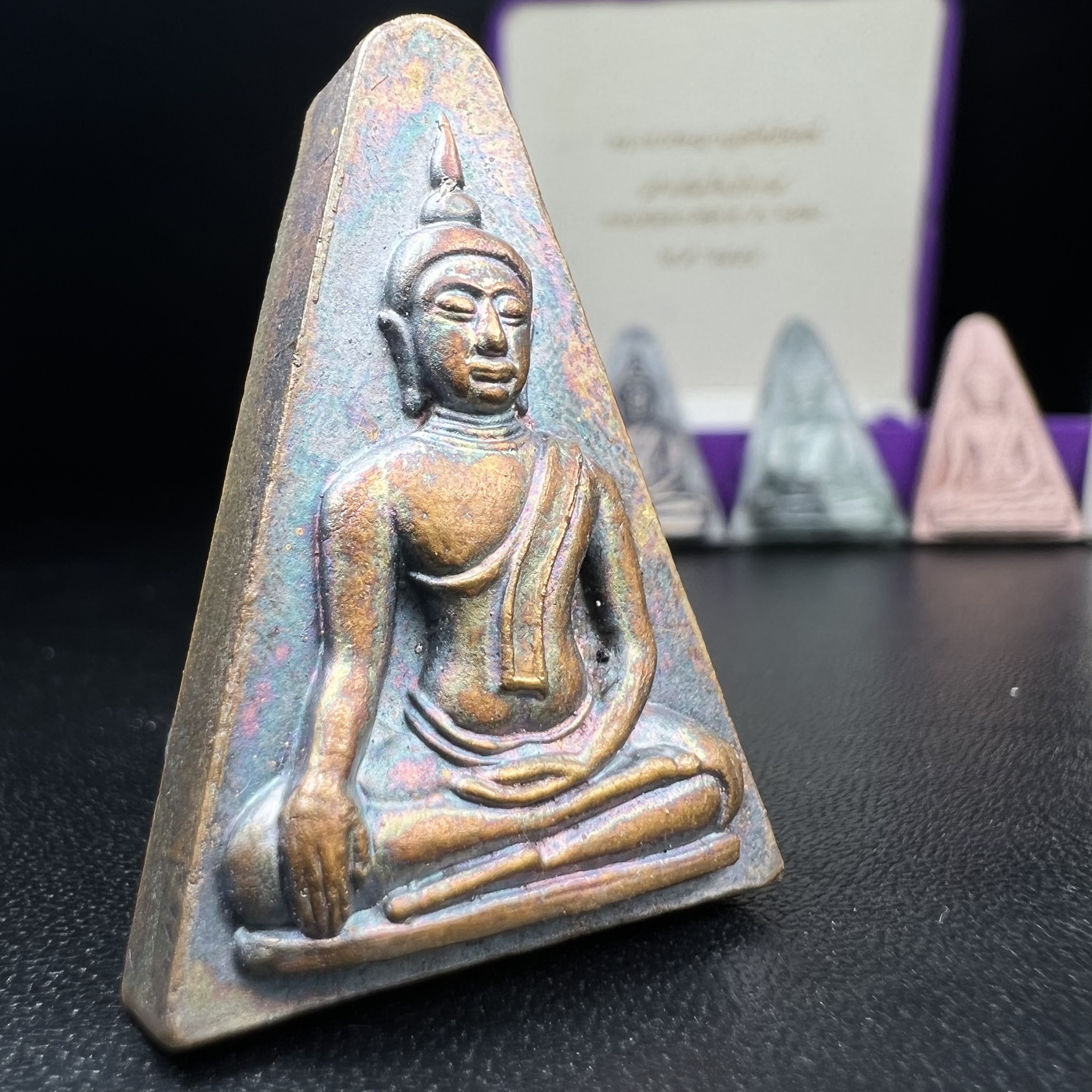 พระนางพญาเสน่ห์จันทร์ สธ. สร้างในวโรกาสทรงเจริญพระชนมายุ 50 พรรษา สมเด็จพระเทพฯ พ.ศ.2548 ชุดพิเศษ (1 ใน 5000 ชุด)หายาก