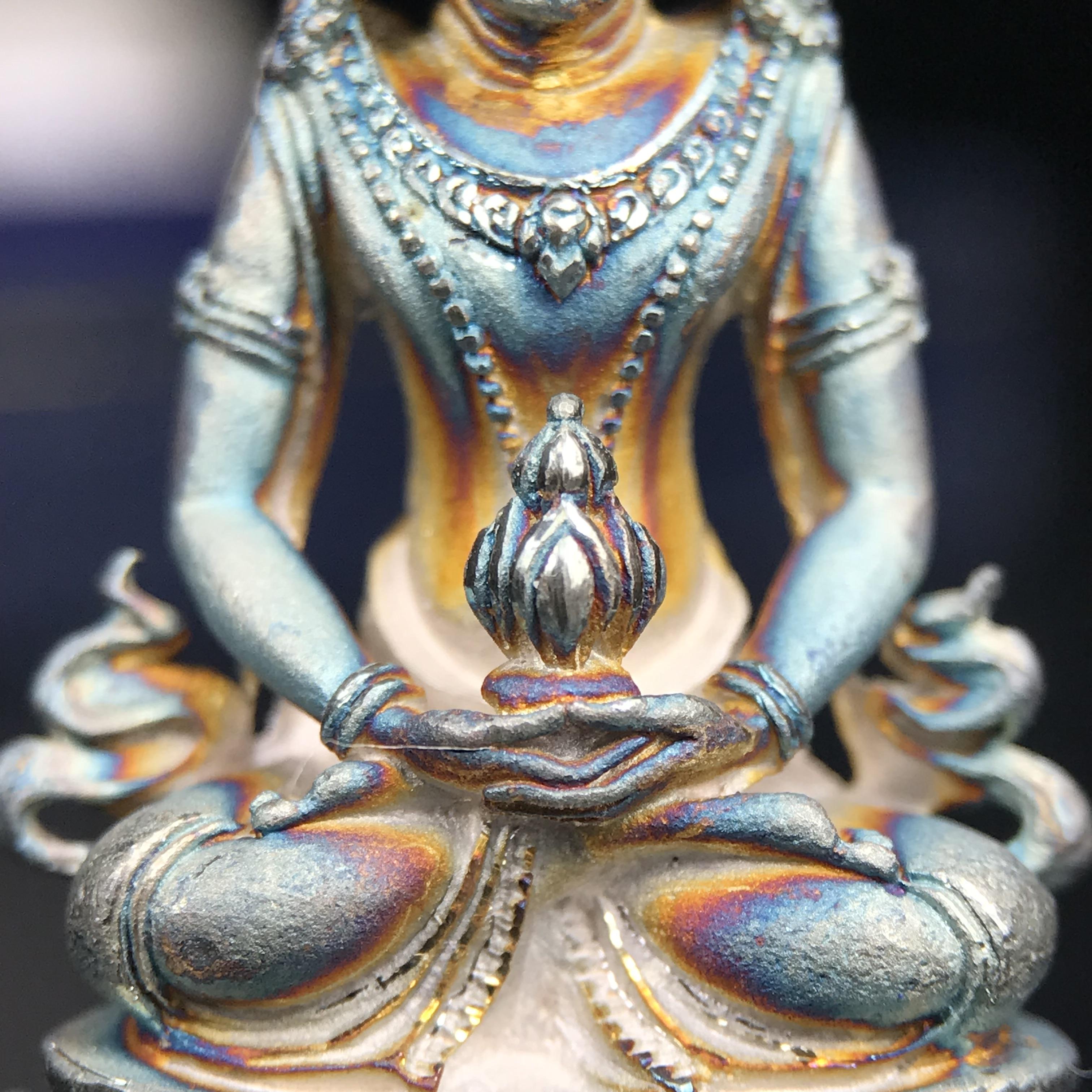 พระกริ่งอวโลกิเตศวร ( เจ้าแม่กวนอิม ) วัดโพธิ์แมนคุณาราม รุ่นอุดมโภคทรัพย์ ปี 2539 เนื้อเงินพ่นทราย(ผิวเดิม ขึ้นสีรุ้งธรรมชาติ แบบนิยม เสน่ห์ของพระเนื้อเงิน)(พร้อมกล่องบรรจุเดิม)(อีกหนึ่งรุ่นยอดนิยม พุทธศิลป์สวยงดงาม)หายาก 1 ใน 5000 องค์*องค์หมายเลข ๓๖๔๒*