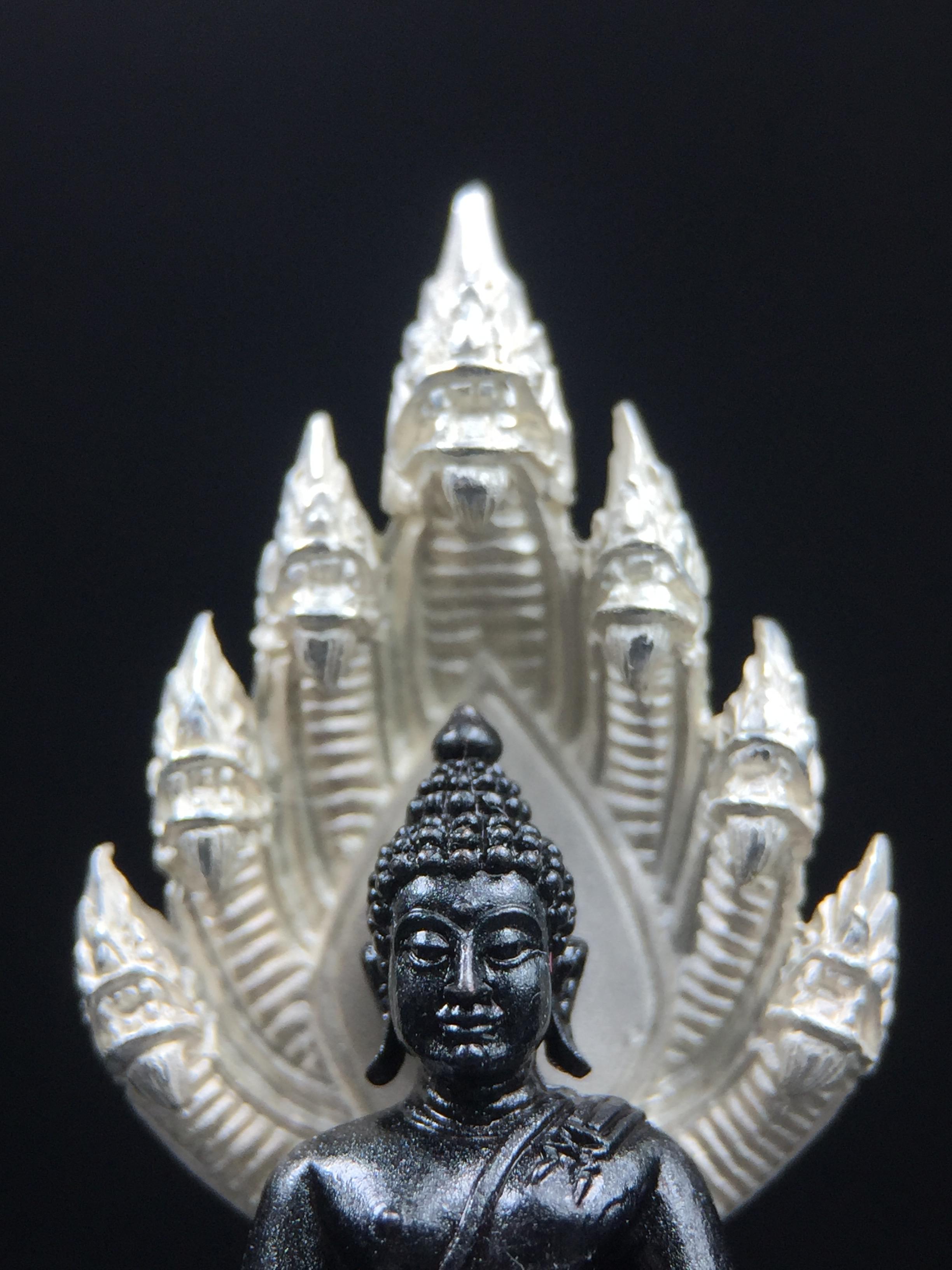 พระนาคปรก สธ. รุ่นสร้างพระอุโบสถเฉลิมพระเกียรติ 4 รอบ 84 พรรษา สมเด็จพระเทพรัตนราชสุดาฯ วัดบวรนิเวศวิหาร ปี 2543 พิมพ์ใหญ่ องค์พระเนื้อนวโลหะ ฐานนาคปรกเนื้อเงิน(สภาพ สวย )พิธีใหญ่ พุทธศิลป์งดงาม หายาก(องค์หมายเลขสวย ๘๓๘) (1 ใน 1999 องค์)