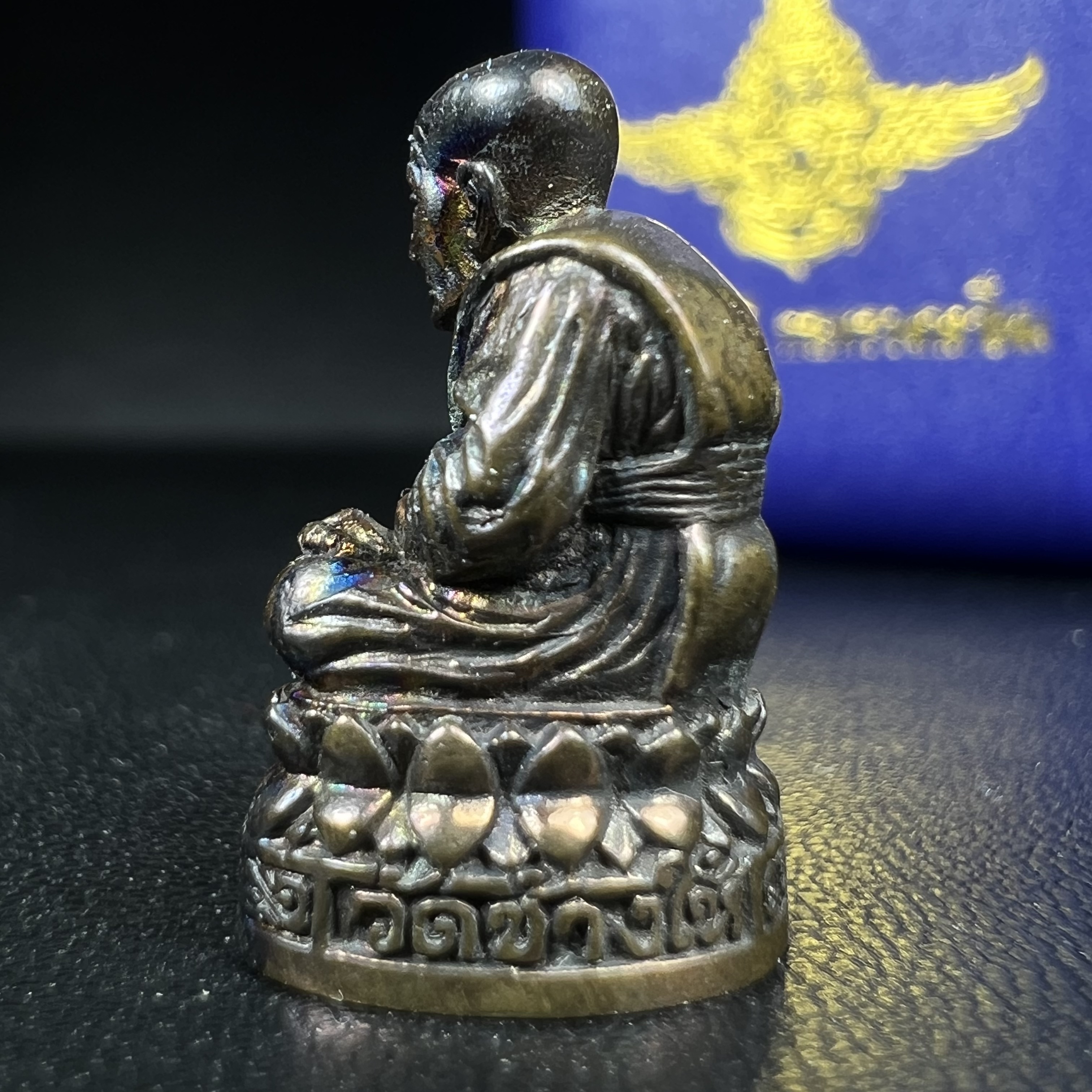 รูปเหมือนหล่อลอยองค์หลวงปู่ทวด รุ่น 111ปี กระทรวงกลาโหม เนื้อนวโลหะรมดำ-ปัดเงา ปี2540 พิธีใหญ่ เข้มขลัง นิยม พร้อมกล่องบรรจุเดิม(คัดสภาพสวยผิวเทพๆผิวรุ้งๆ)ทั้งพิธีทั้งพุทธศิลป์ทรงคุณค่าอีกหนึ่งรุ่นยอดนิยม