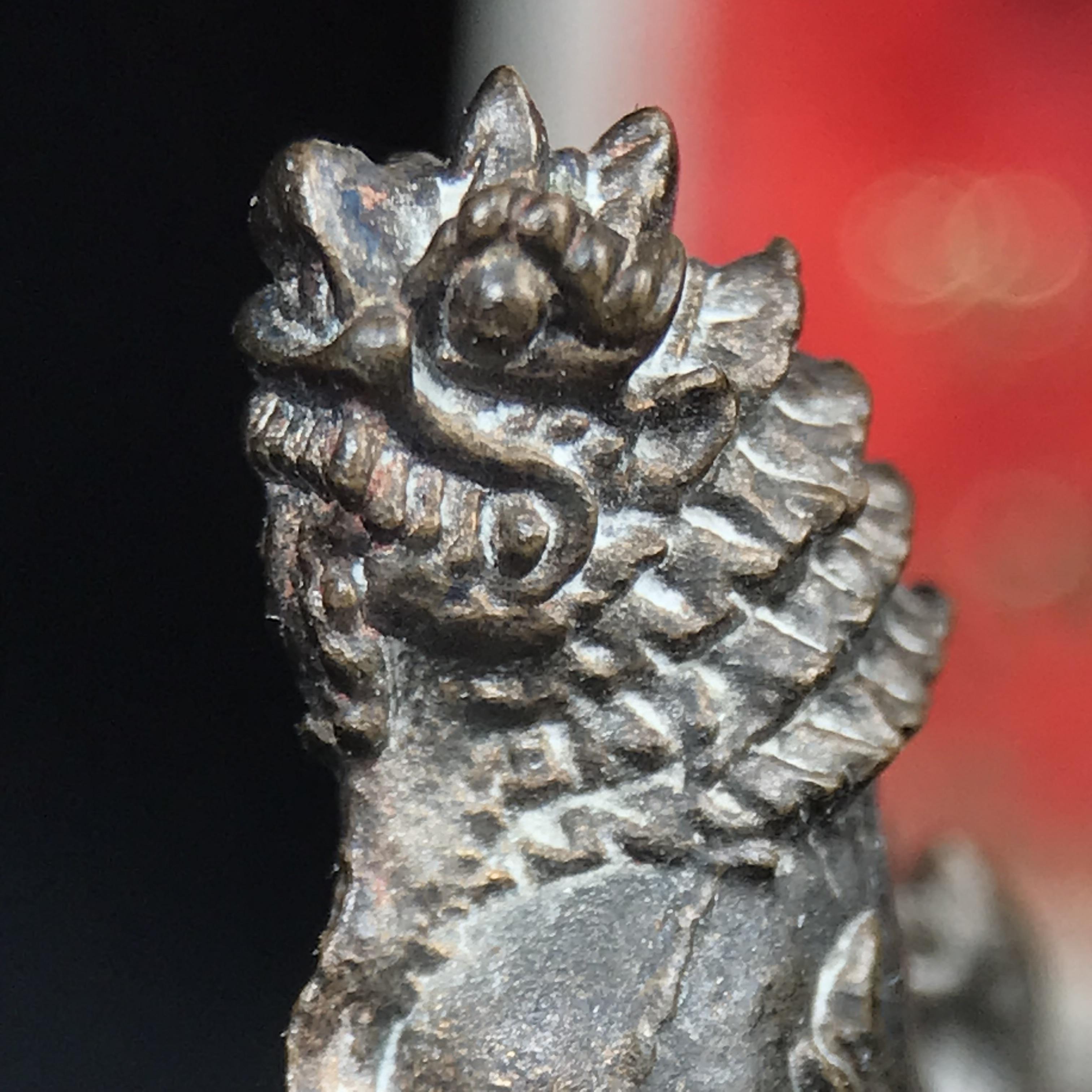 สิงห์เจ้าพ่อดำ วัดบุพพาราม จ.เชียงใหม่ ปี 2518 เนื้อนวโลหะ(ตอก 2 โค๊ต)หายาก(สภาพผิวเดิมสวยเดิมกล่องครบ) สิงห์รุ่นนี้มีพิธีดีมีเกจิอาจารย์ที่ร่วมปลุกเสกมากมาย****เครื่องราง ที่พระบาทสมเด็จพระเจ้าอยุ่รัชกาลที่ ๙ ทรงเสด็จฯประกอบพิธีด้วยพระองค์เอง