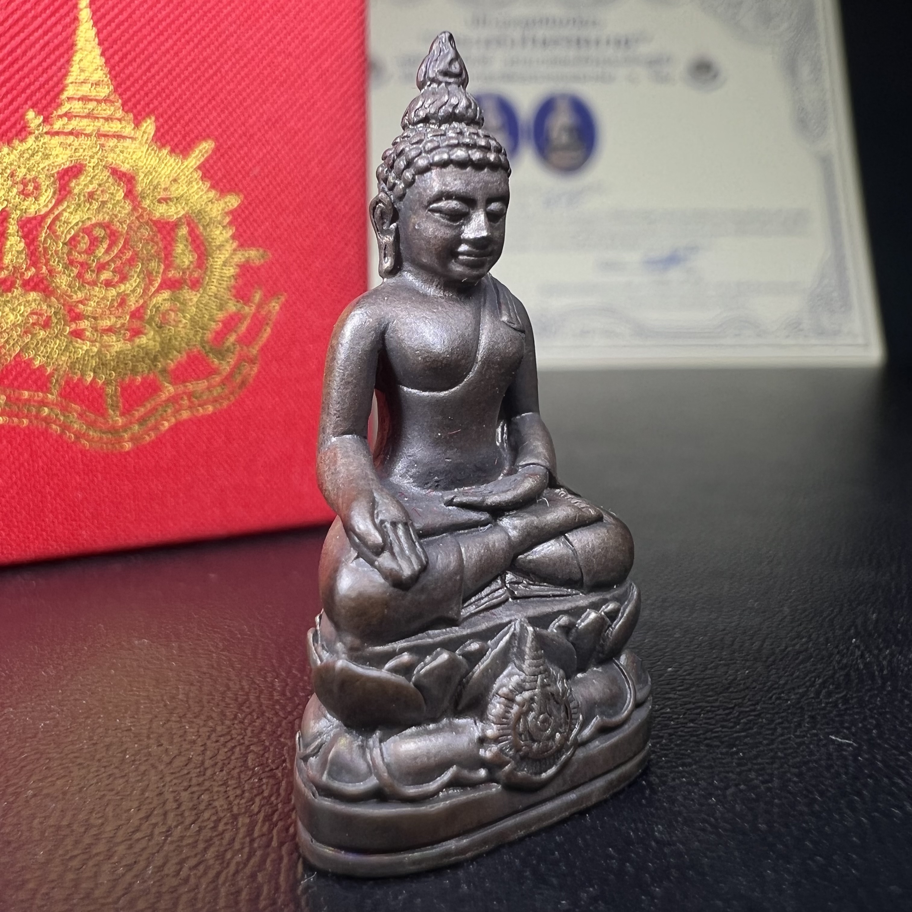 พระกริ่งไพรีพินาศ เฉลิมพระเกียรติ พระบาทสมเด็จพระเจ้าอยู่หัวรัชกาลที่9 พระชนมพรรษา 6 รอบ ปี2542 เนื้อนวโลหะผสมทองคำ(บรรจุเหล็กไหล)ดีนอก-ดีใน***องค์นี้สภาพสวยครบสมบูรณ์ มาพร้อมกล่องเดิมและใบรับรองจากผู้จัดสร้างแบบนี้หายากมาก***