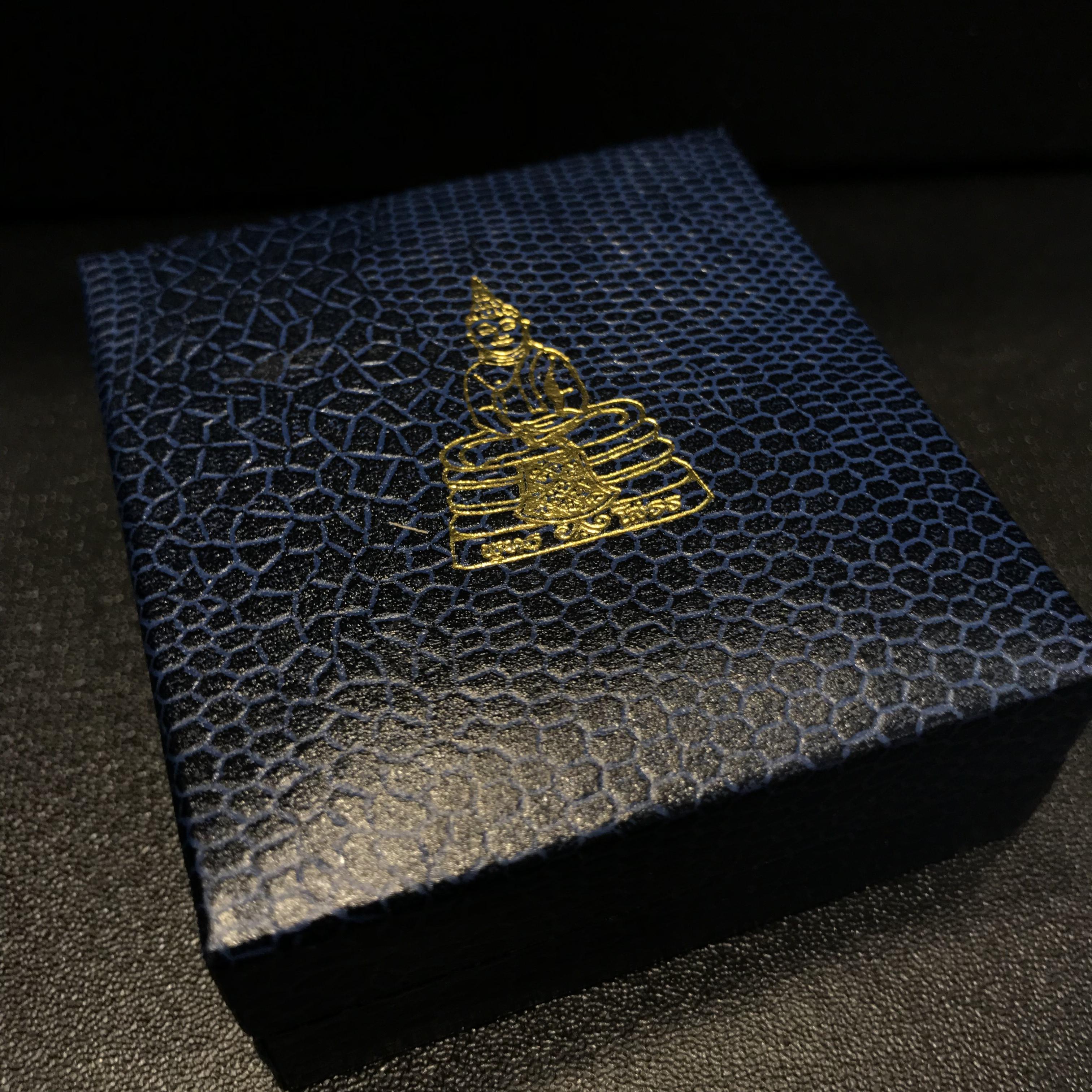 พระพุทธโสธร(หลวงพ่อโสธร) เนื้อเงินขัดเงาพ่นทราย รุ่นสร้างอุโบสถ งานแพรนด้าจิวเวลลี่ พร้อมกล่องเดิม พ.ศ.2539