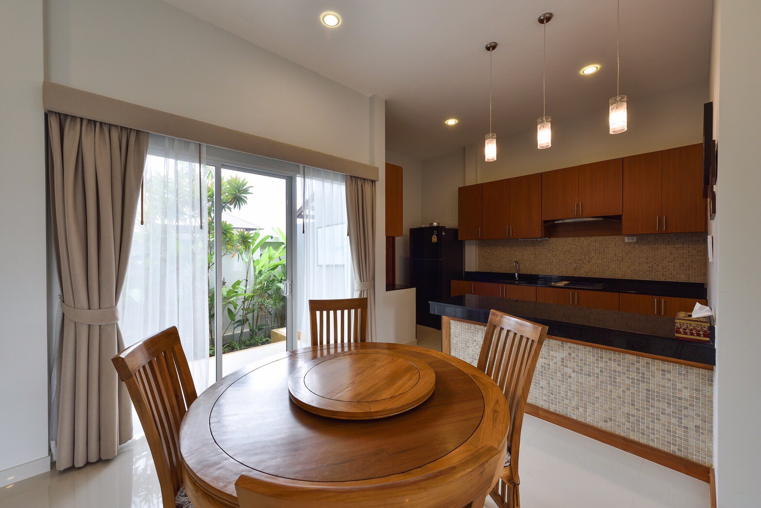 For Sales/Rent : 4 bed room private poool villa tropical modern style locate in Bandon-Cherntalay road.