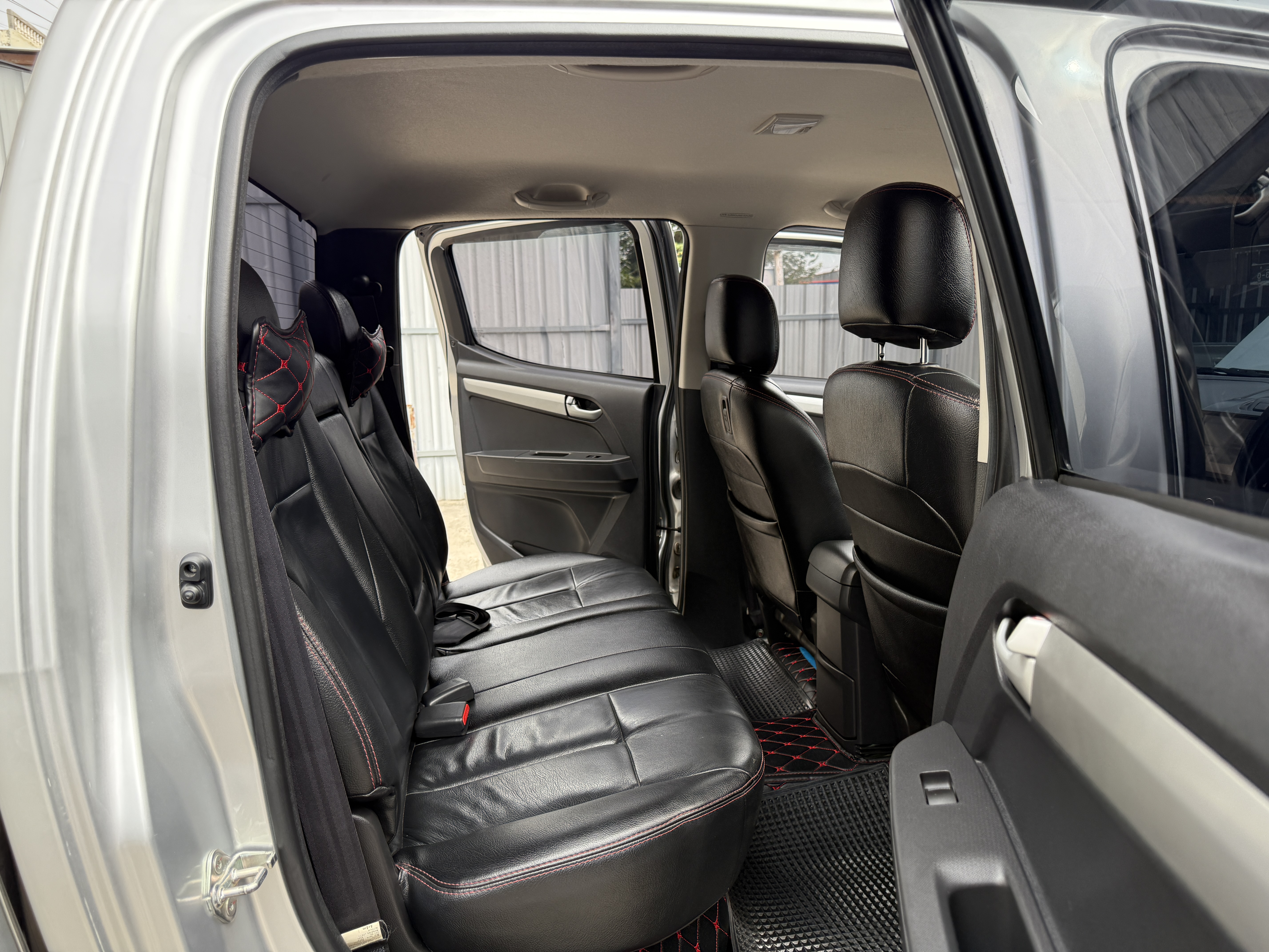 Isuzu Dmax All New 4ประตู Hilander 2.5 Vgs Z Dvd 2013 เงิน