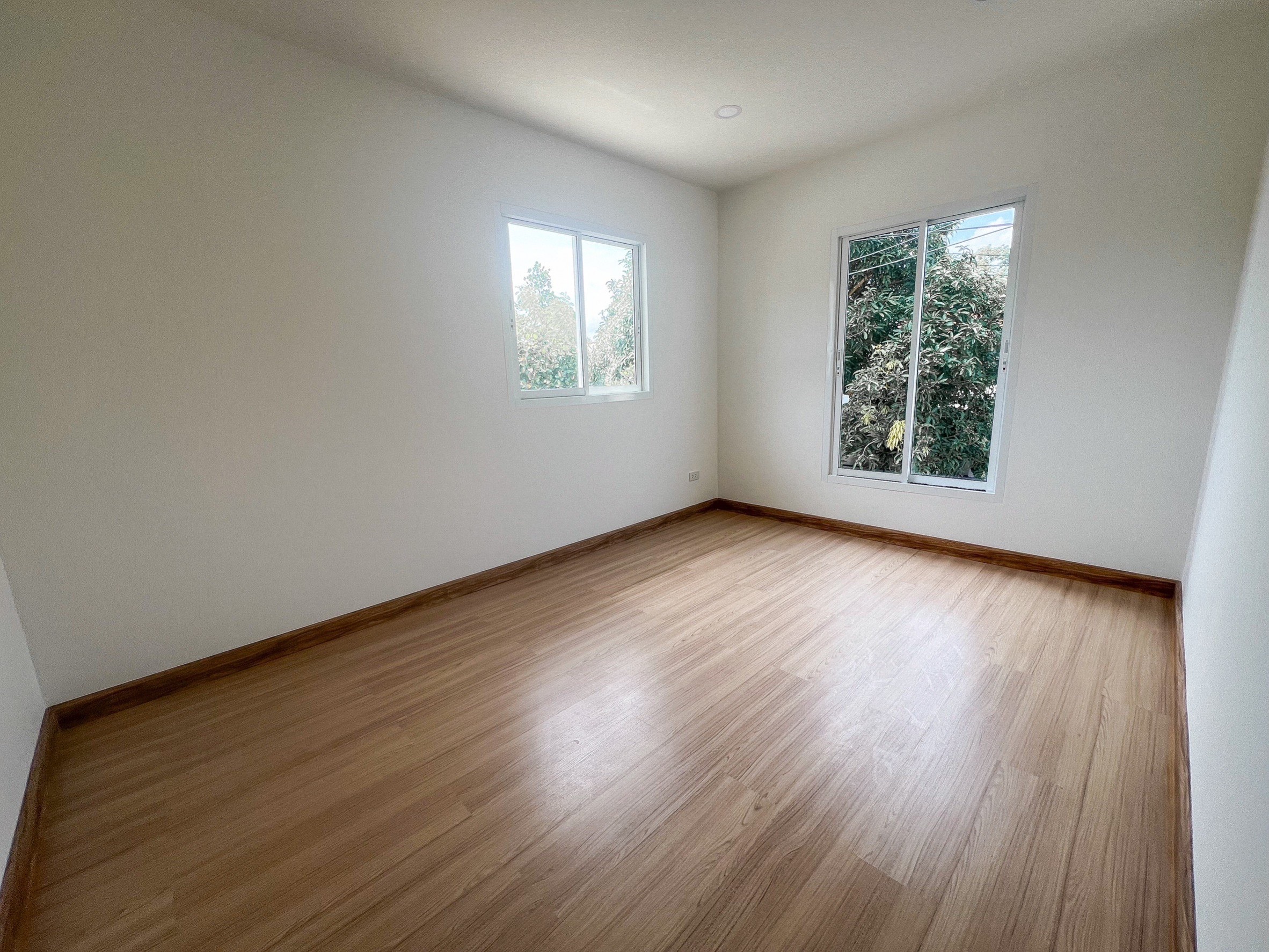 For Sale : Ratsada-Samkong, 2-Story Town Home, 3 Bedrooms 2 Bathrooms