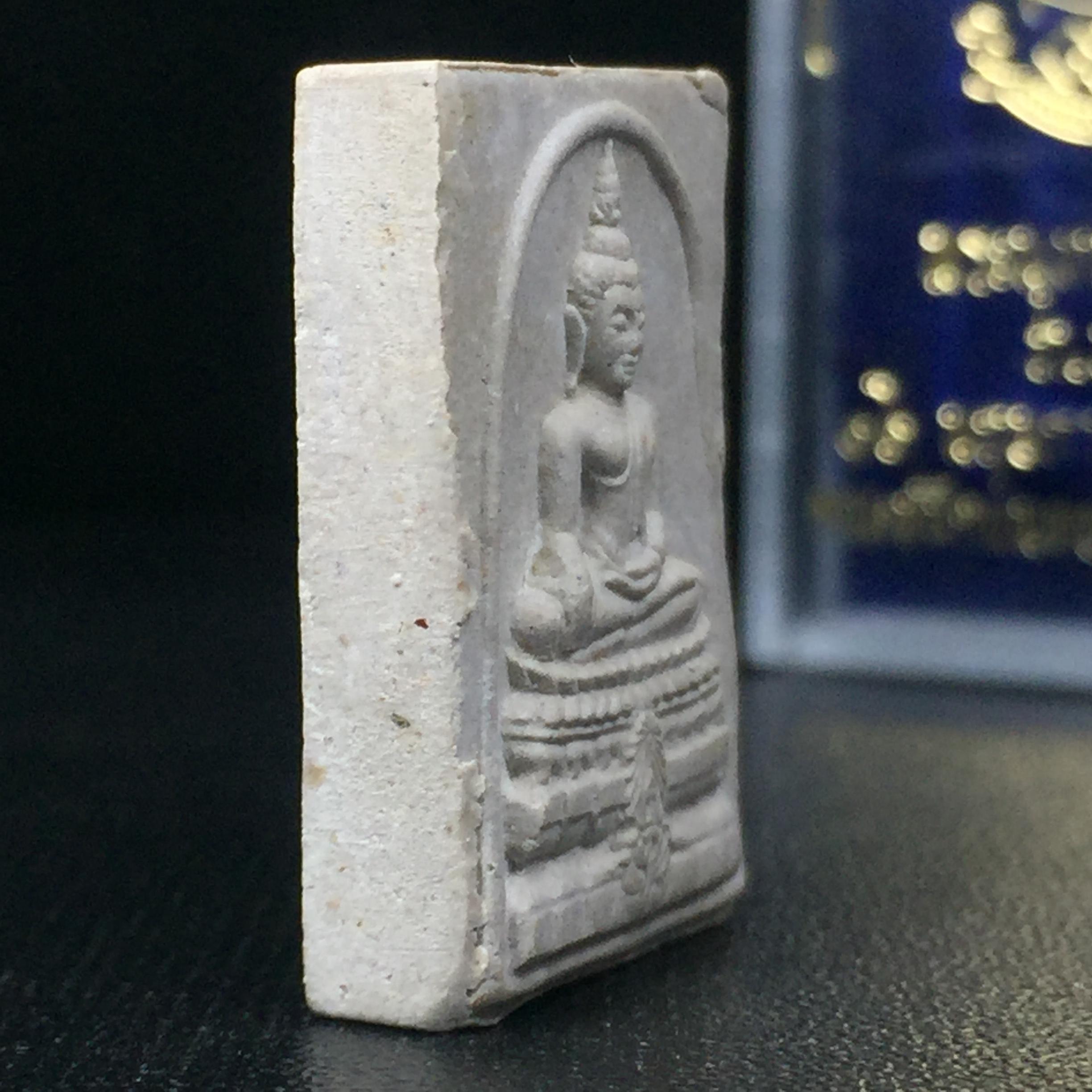 พระพุทธชินสีห์ ภปร. ทันโต เสฏโฐ ปี2533 พิมพ์เล็ก(หายาก) บรรจุพระทนต์ในหลวง รุ่นเดียวในประวัติศาสตร์ ****รุ่นนี้ขอแนะนำ****